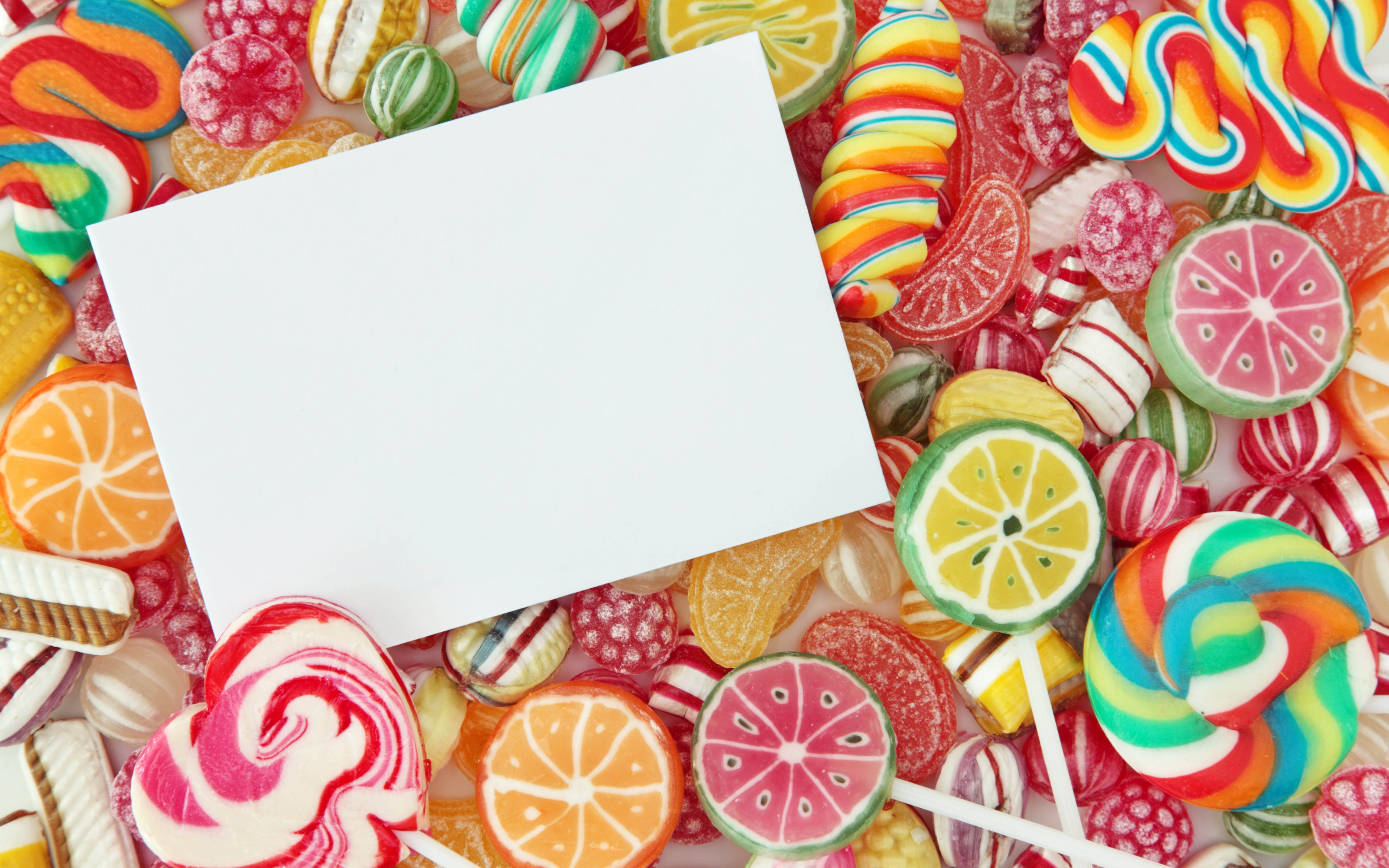 Caramelle colorate con cartoncino bianco, 3840x2400 4K, Desktop 4K