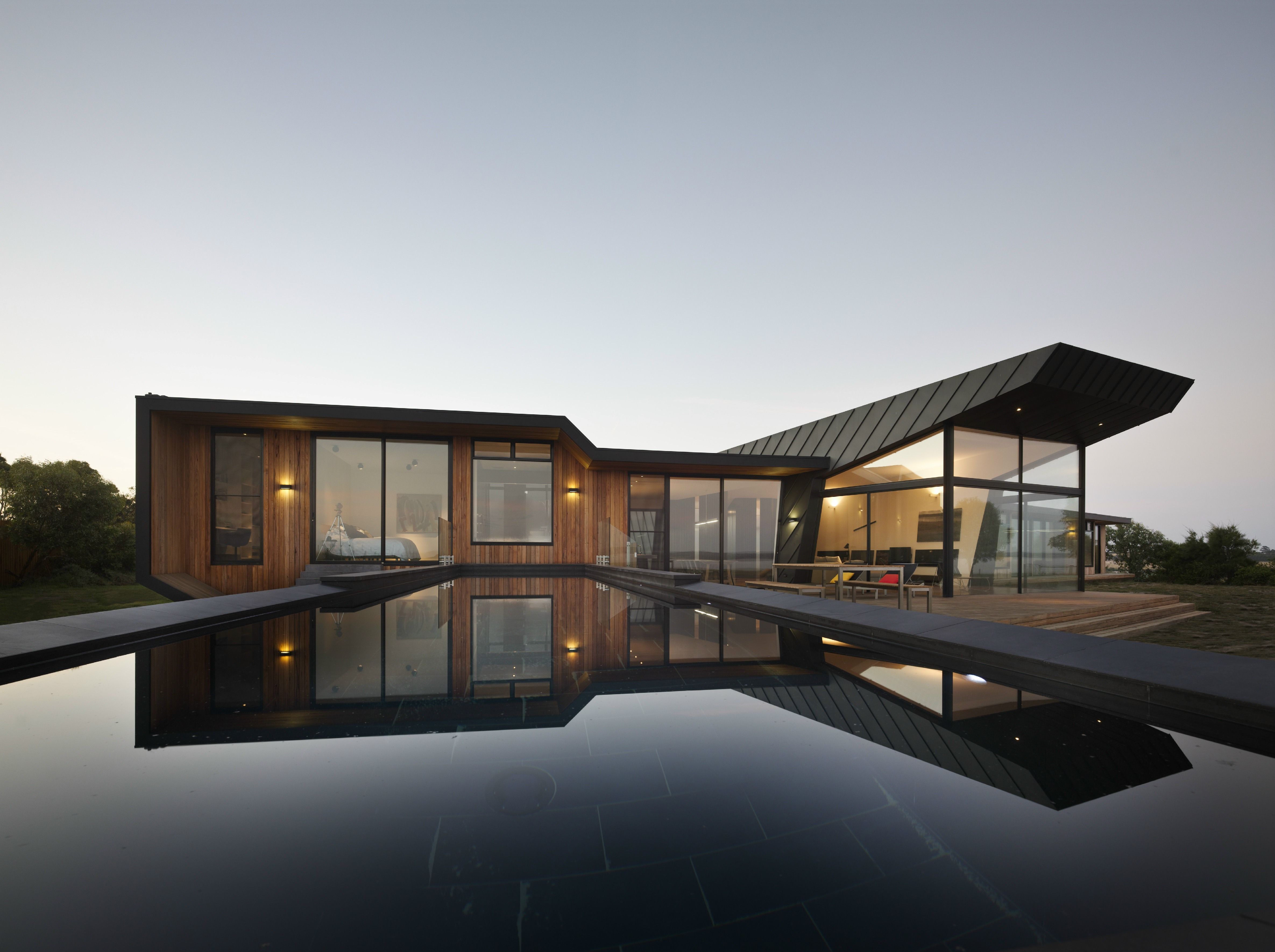 Casa moderna con piscina riflettente, 4740x3541 4K Ultra HD, Monitor 4K