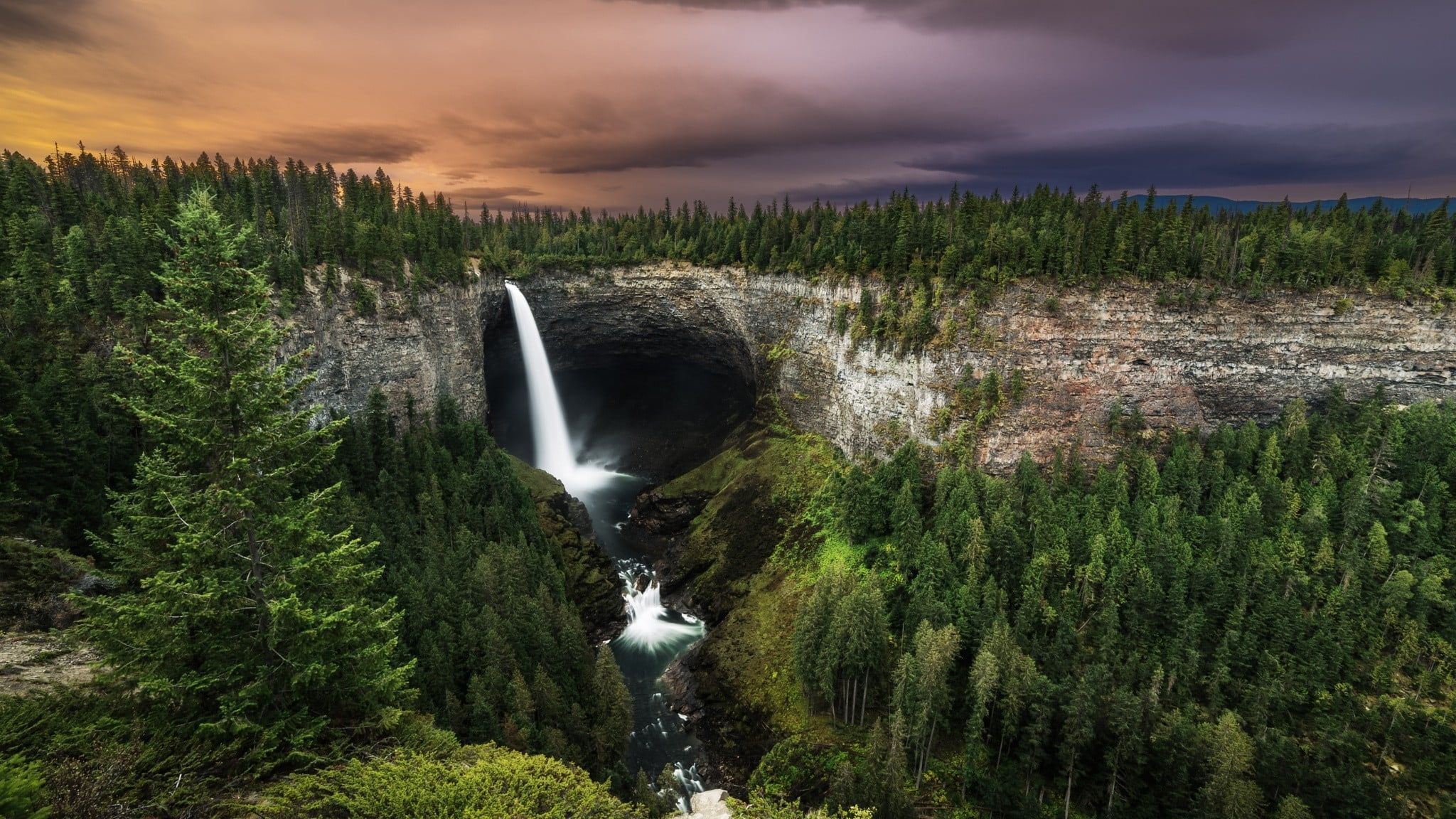 Cascata nella foresta al tramonto, 2048x1152 Hi-Res, Laptop