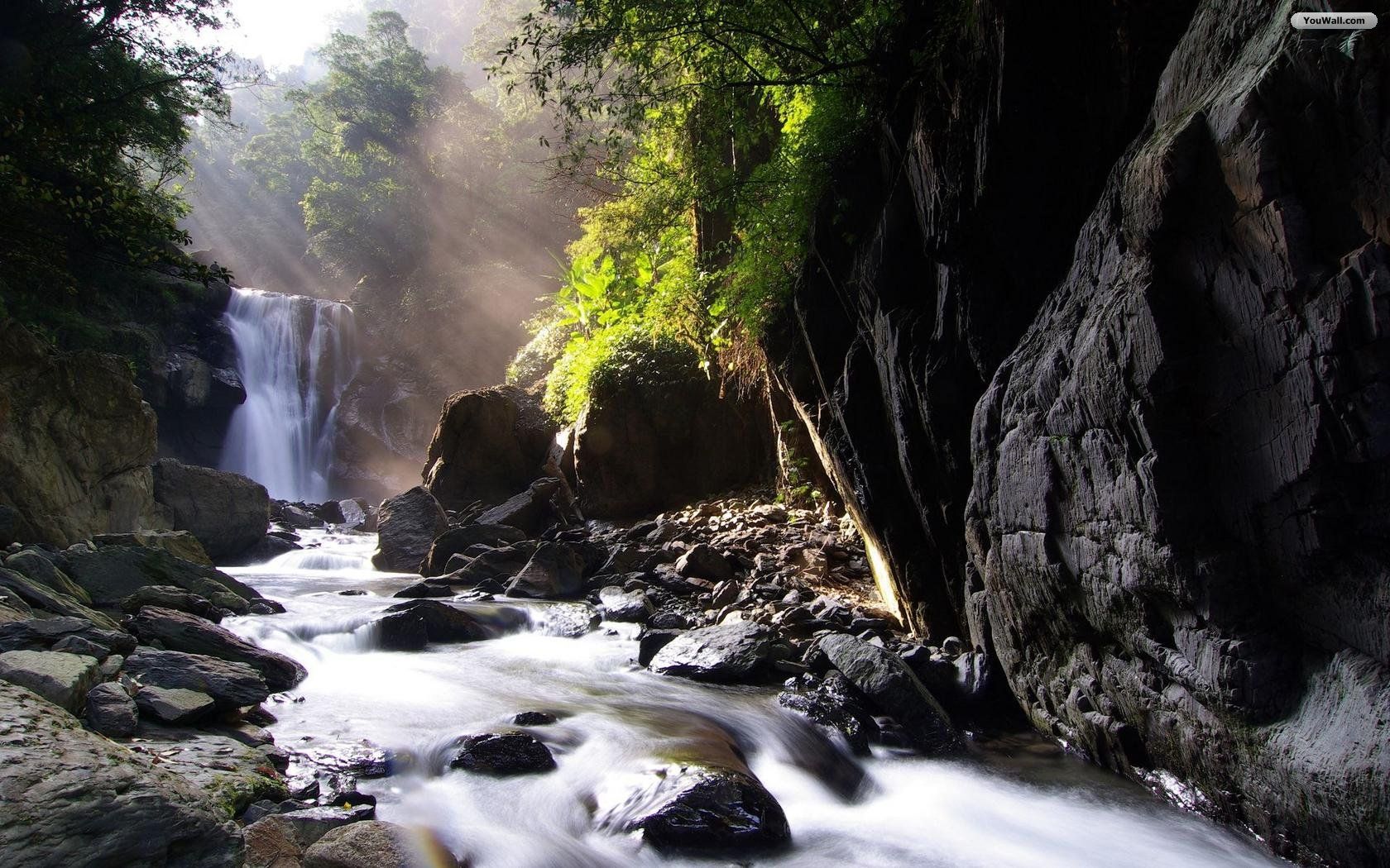 Cascata nella foresta rocciosa, 1680x1050 900p, HP Laptop