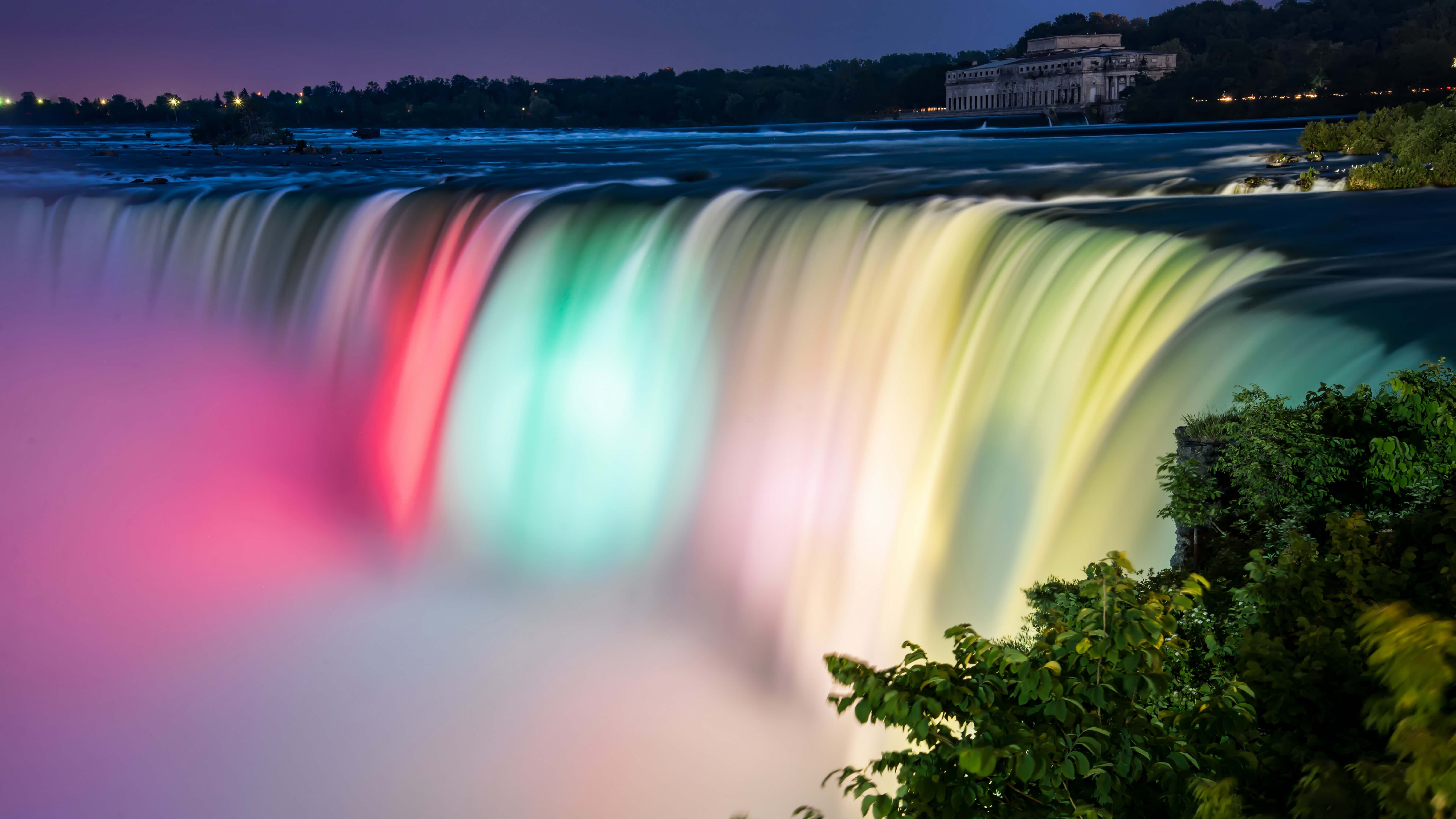 Cascate del Niagara illuminate colorate, 7680x4320 4K, Desktop 4K