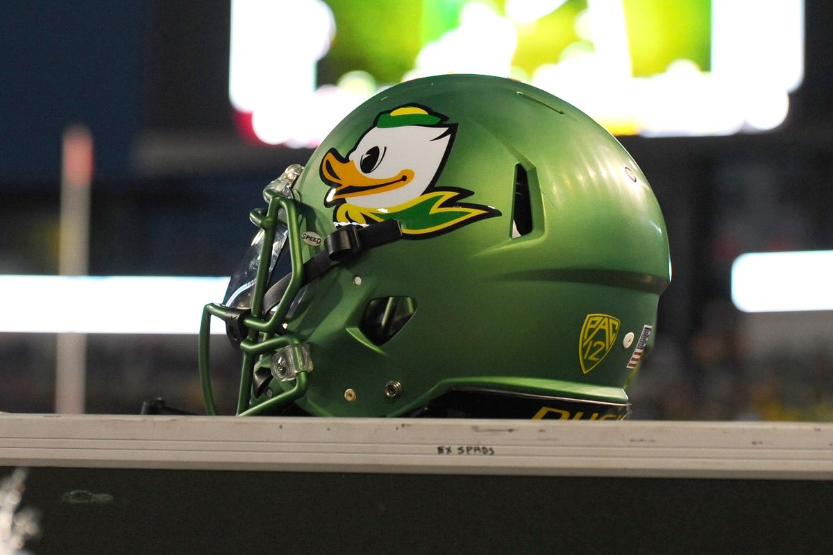 Casco verde Oregon Ducks, 1200x800 HD, MacBook Air