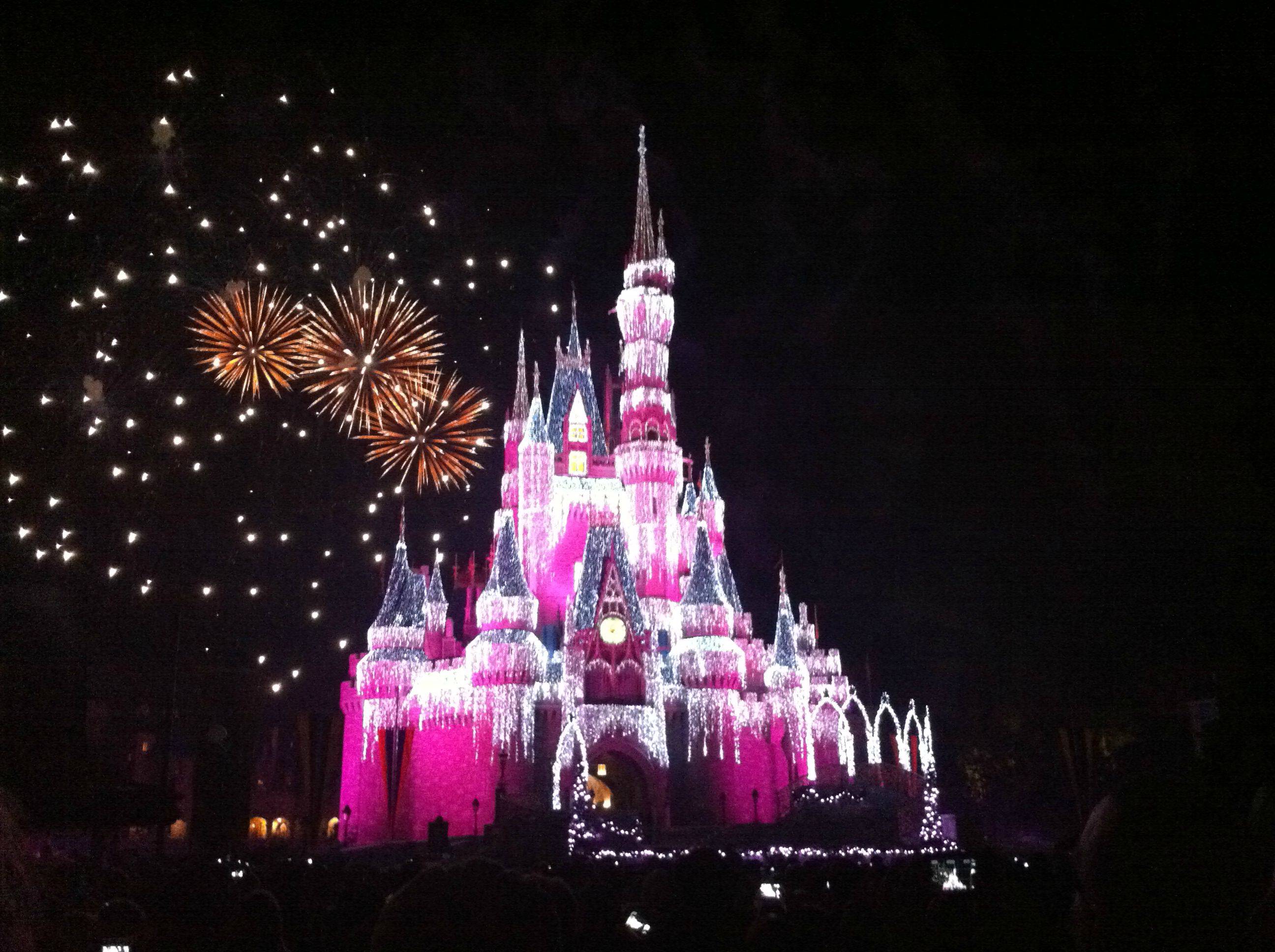 Castello Cenerentola con fuochi artificio, 2592x1936 WQXGA, Desktop
