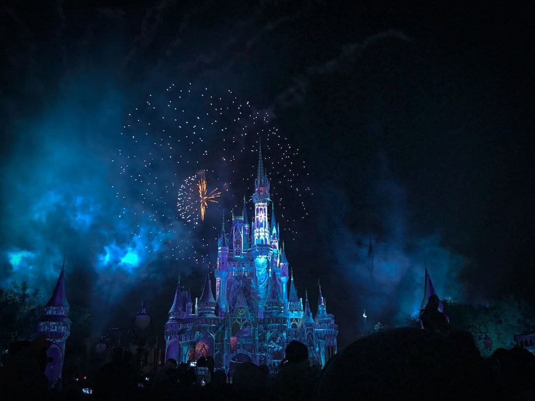 Castello Disney con fuochi d'artificio, 1080x810 HD, Laptop