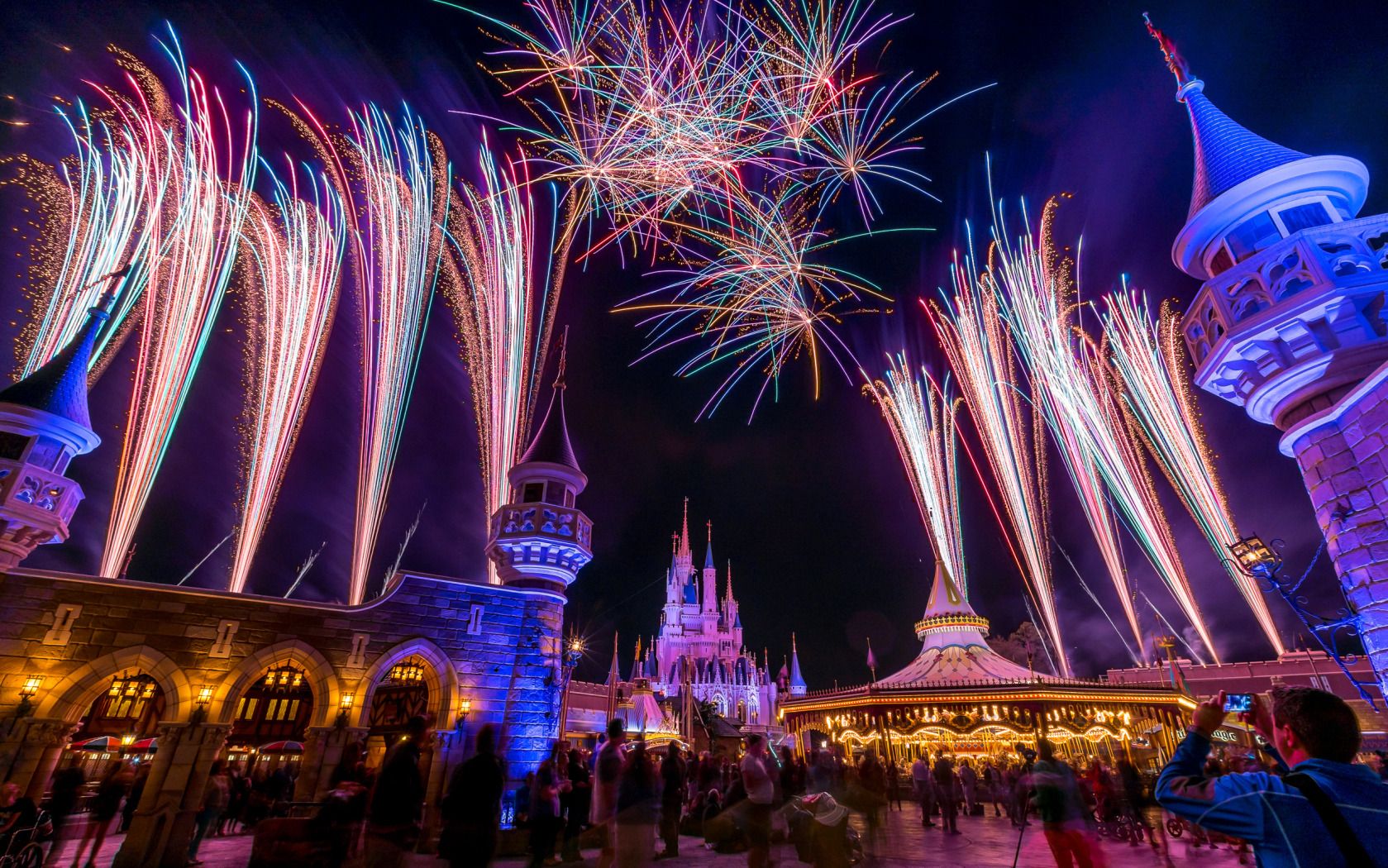 Castello Disney con fuochi d'artificio, 1679x1050 900p, Laptop