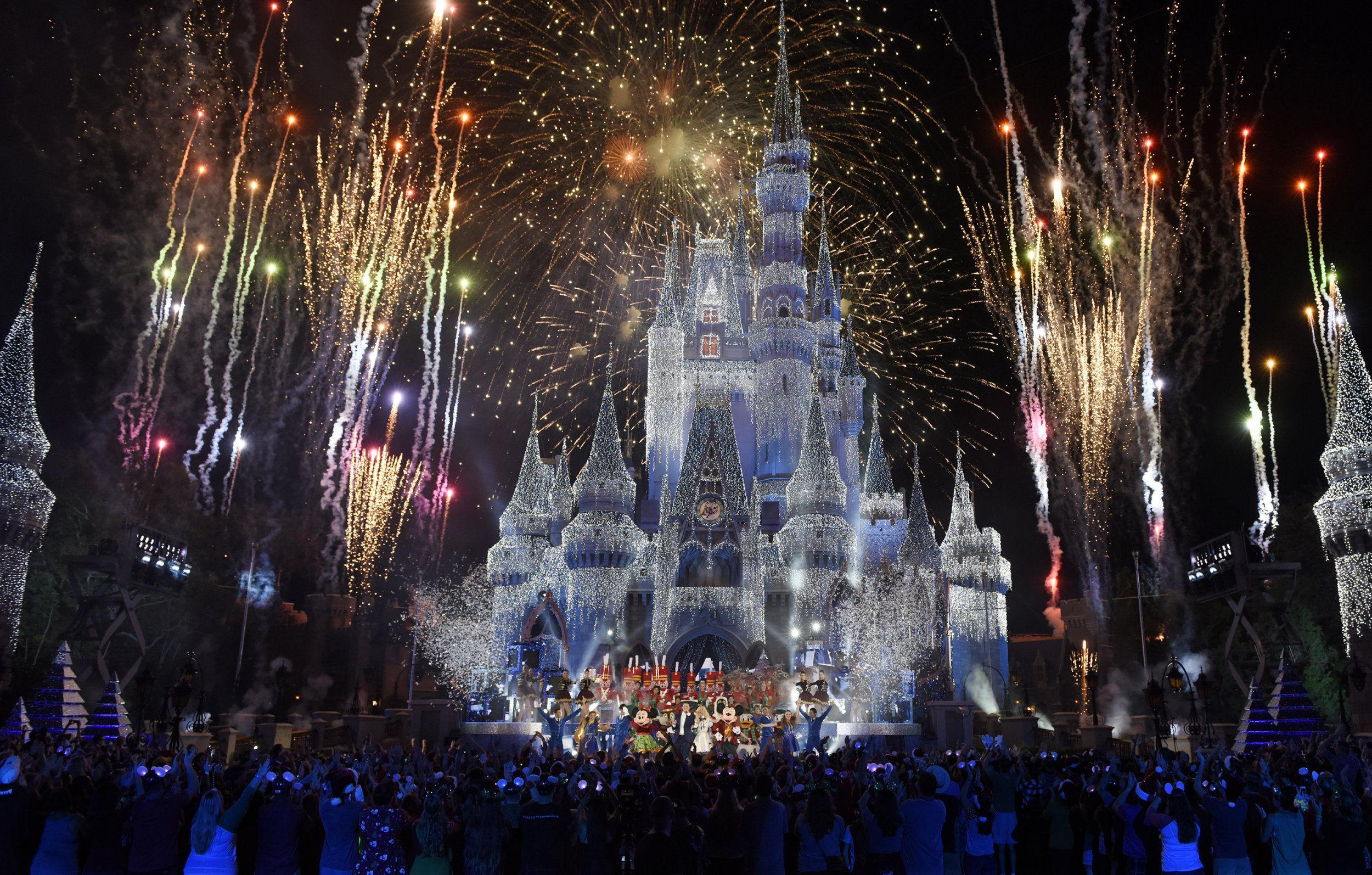 Castello Disney con fuochi d'artificio, 2500x1594 Hi-Res, PC