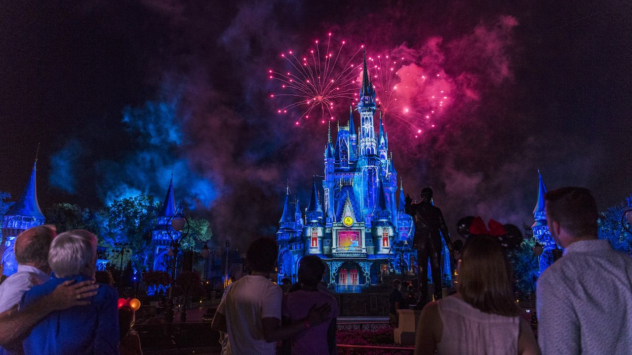 Castello Disney con fuochi d'artificio, 1280x720 HD, Desktop