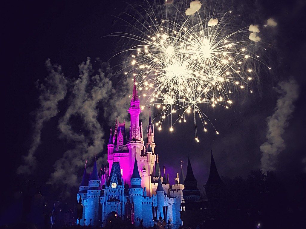 Castello Disney con fuochi d'artificio, 1024x768 HD, PC