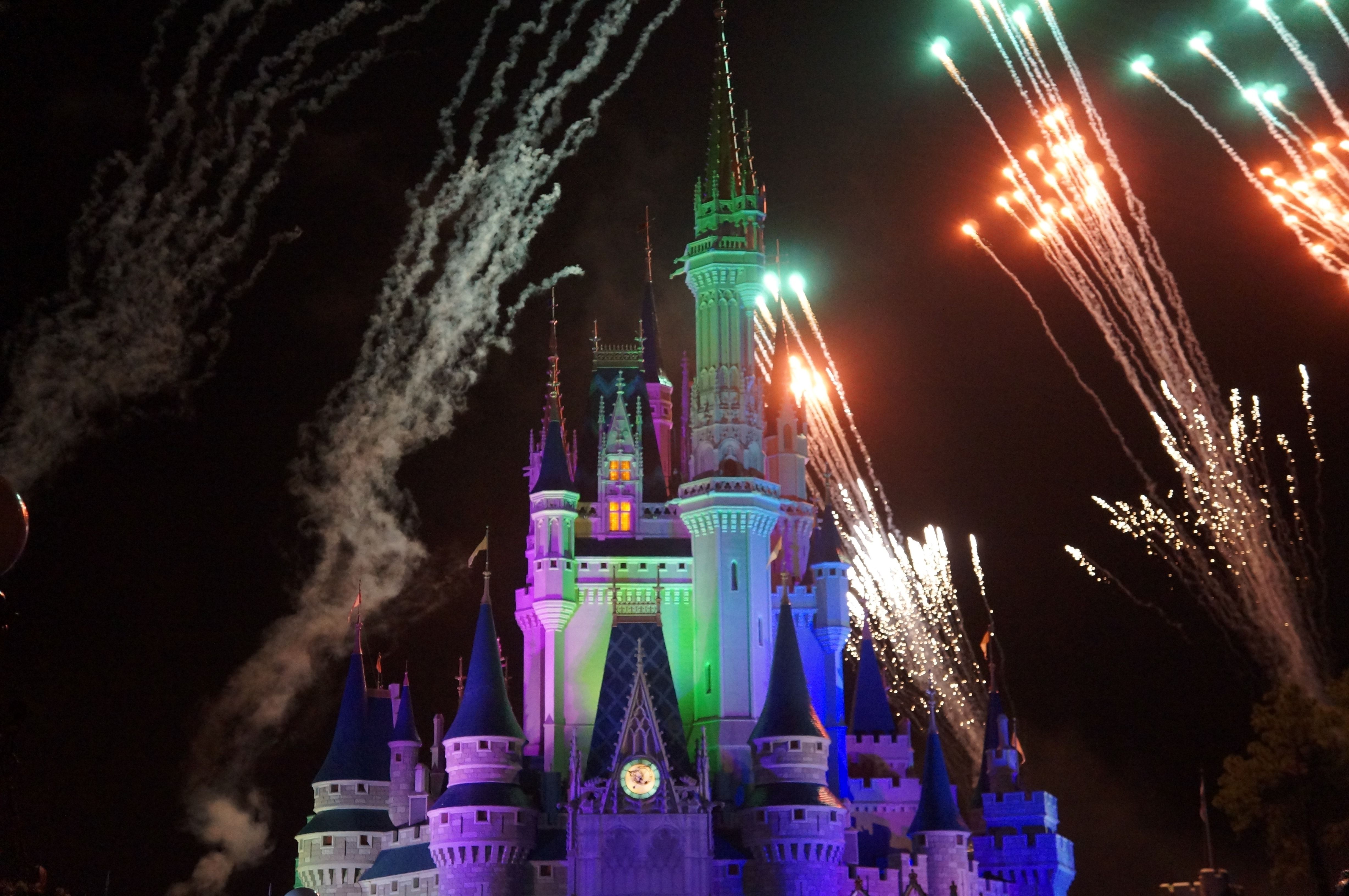 Castello Cenerentola fuochi artificio, 4912x3264 4K, Desktop 4K