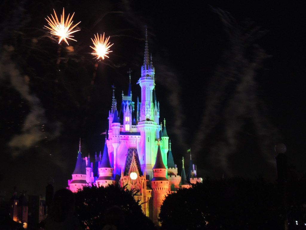 Castello Disney colorato fuochi artificio, 1024x768 HD, PC Desktop