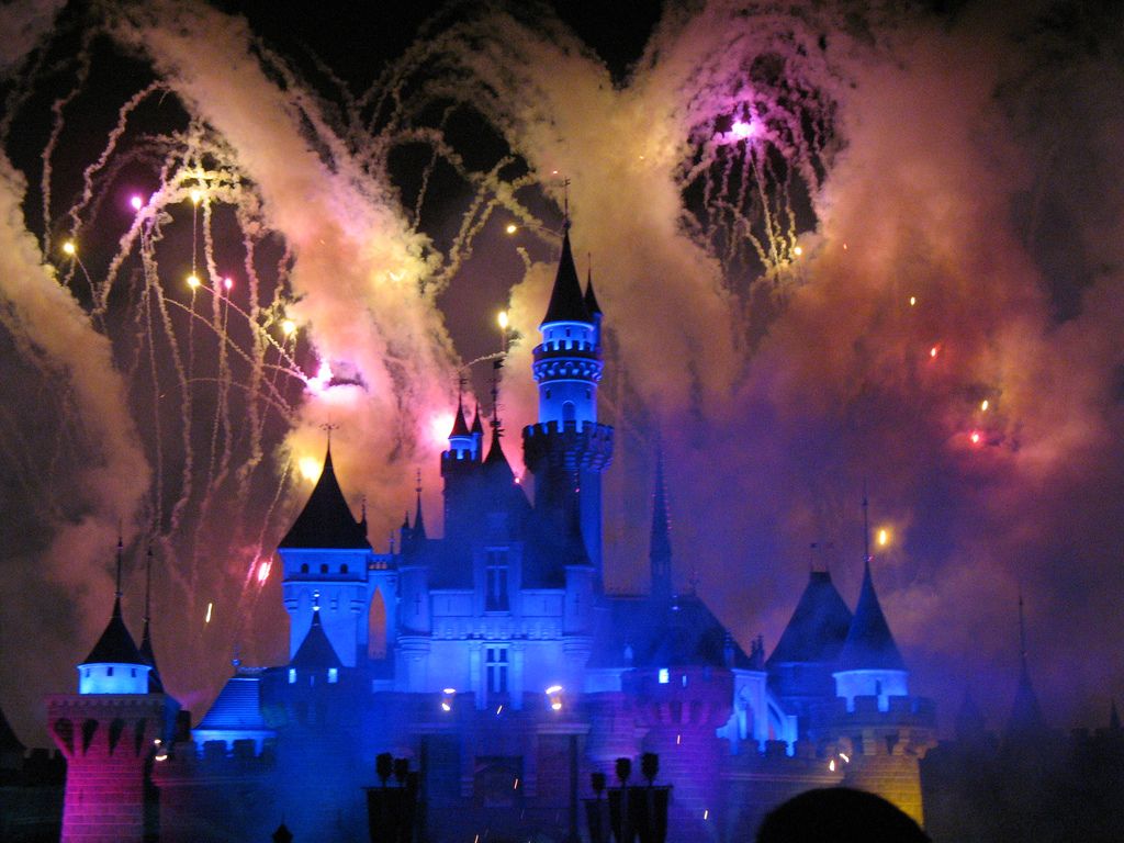 Castello Disney con fuochi d'artificio, 1024x768 HD, iMac