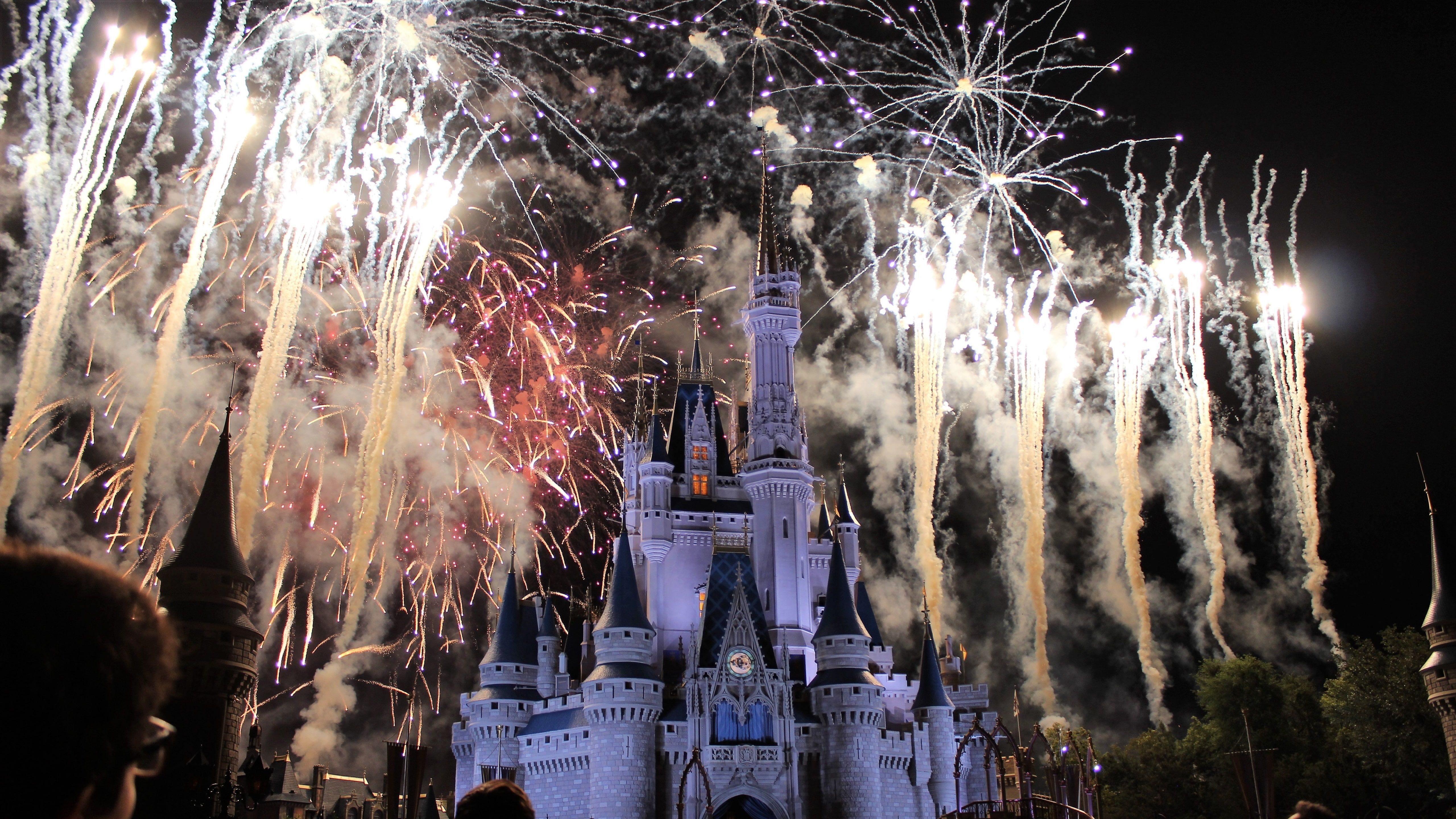 Castello Disney con fuochi d'artificio, 5120x2880 4K Ultra HD, Monitor 4K