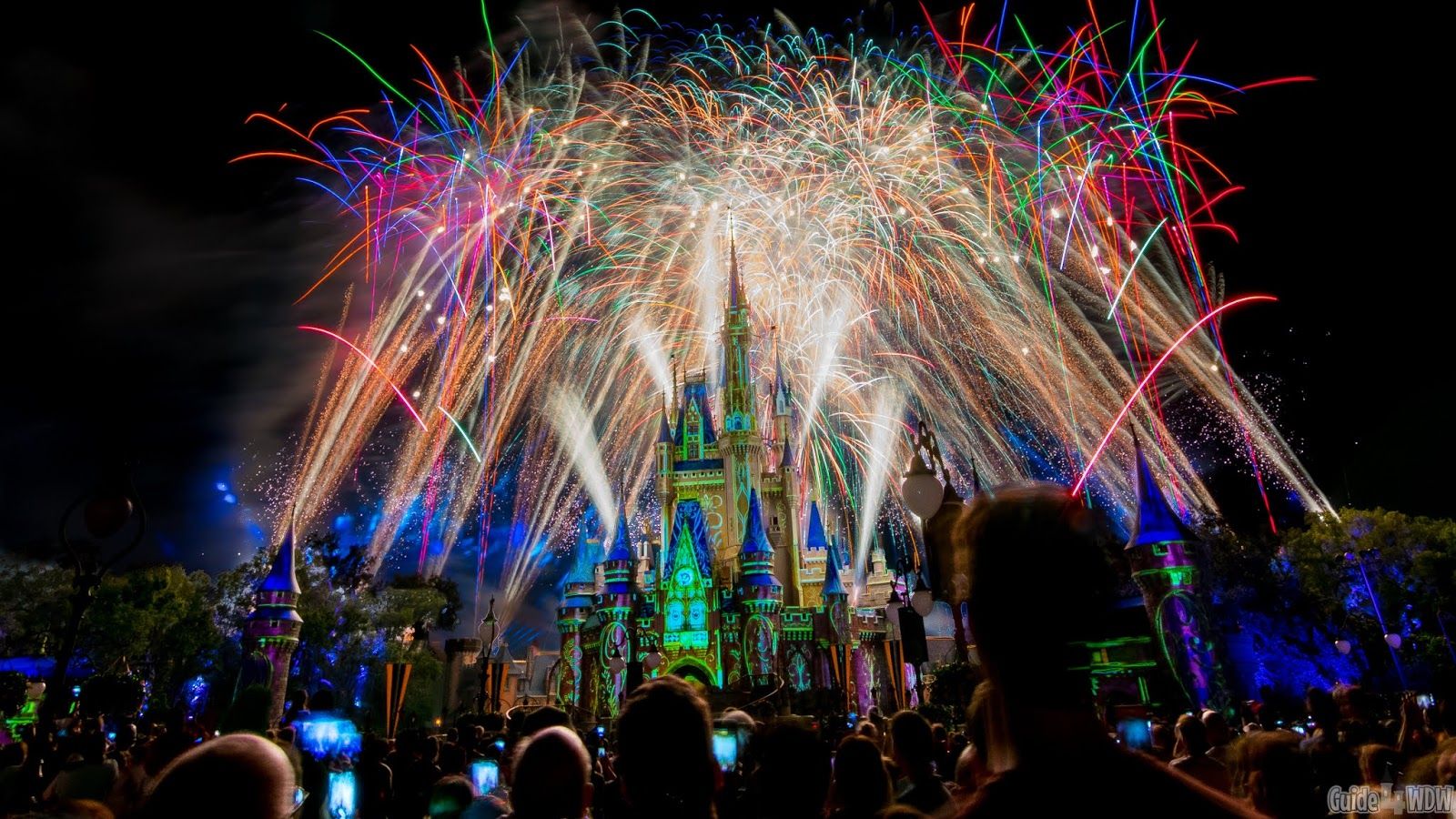Castello Disney con fuochi artificio, 1600x900 900p, PC