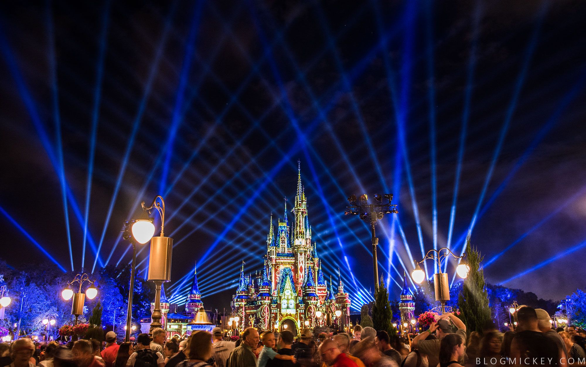 Castello Disney con luci blu, 2000x1253 alta risoluzione, Desktop