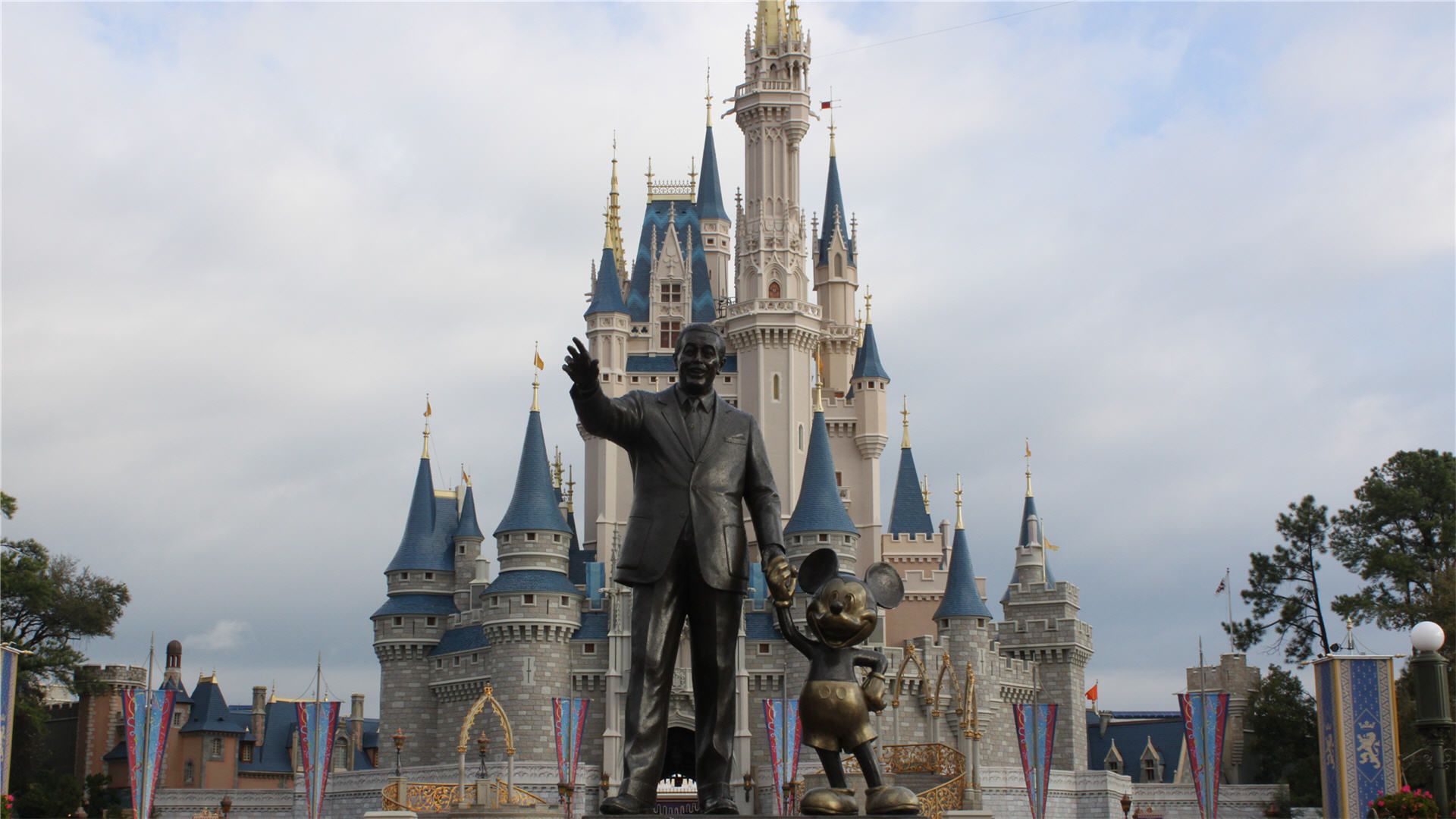 Castello Disney tra le nuvole, 2560x1440 2K QHD, Monitor Gaming