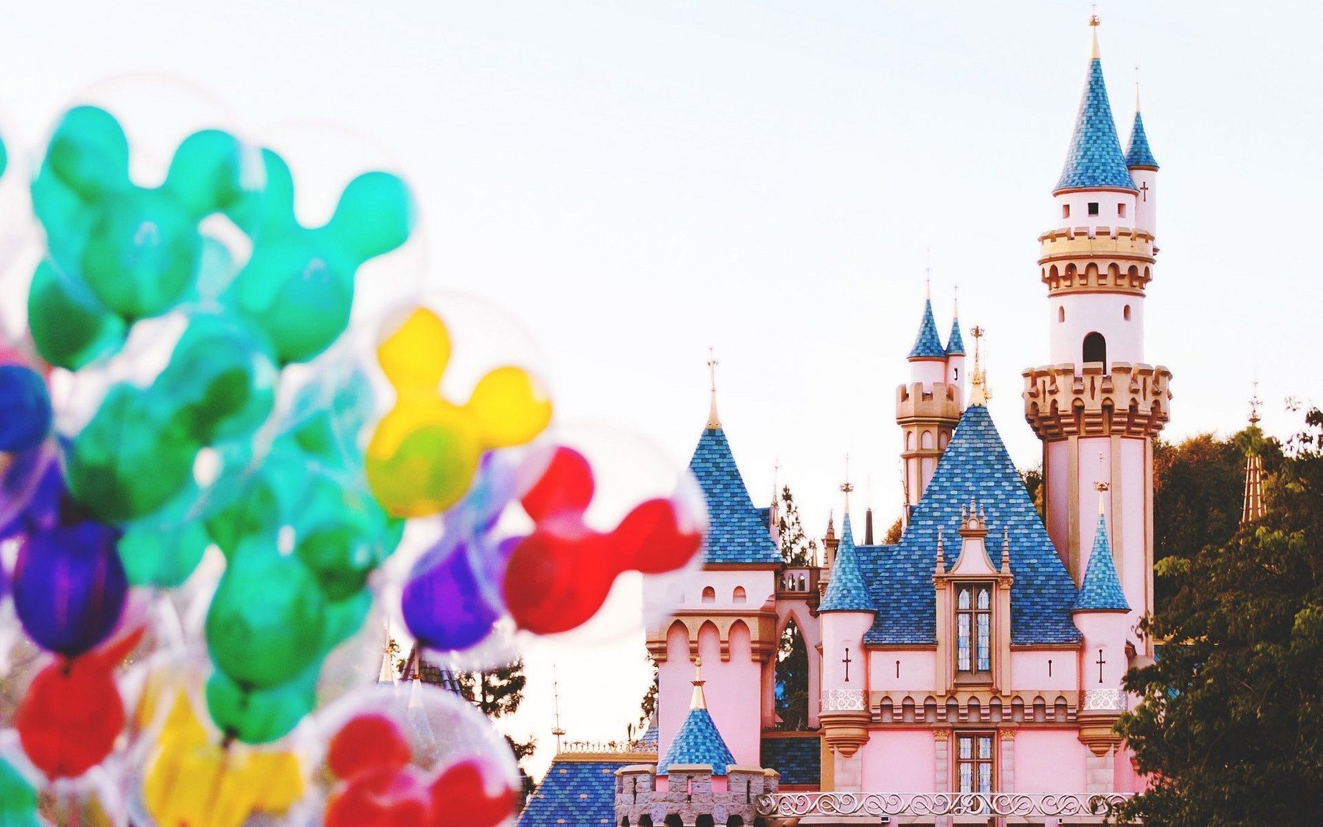 Castello Disneyland con palloncini colorati, 1920x1200 Full HD+ WUXGA, PC Desktop
