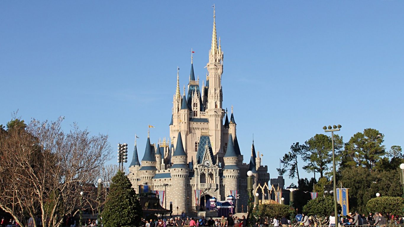 Castello Disney illuminato luci blu, 2560x1440 2K, PC Desktop