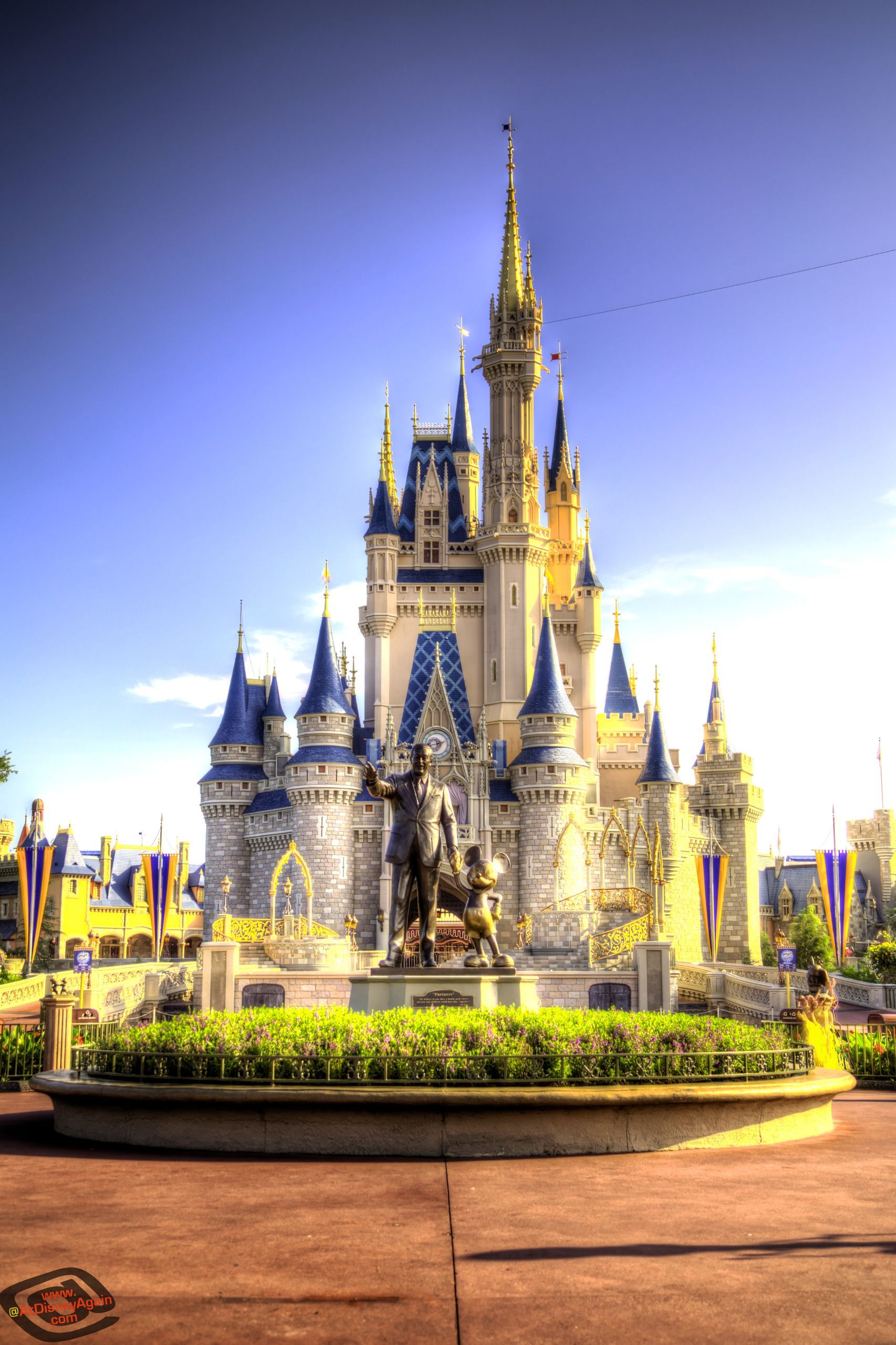 Castello Disney con statua e fontana, 1706x2560 Verticale, Android
