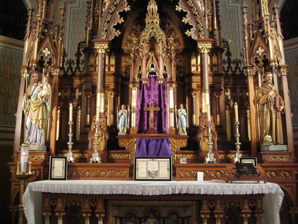 Altare gotico dorato con statue, 1024x768 HD, Desktop