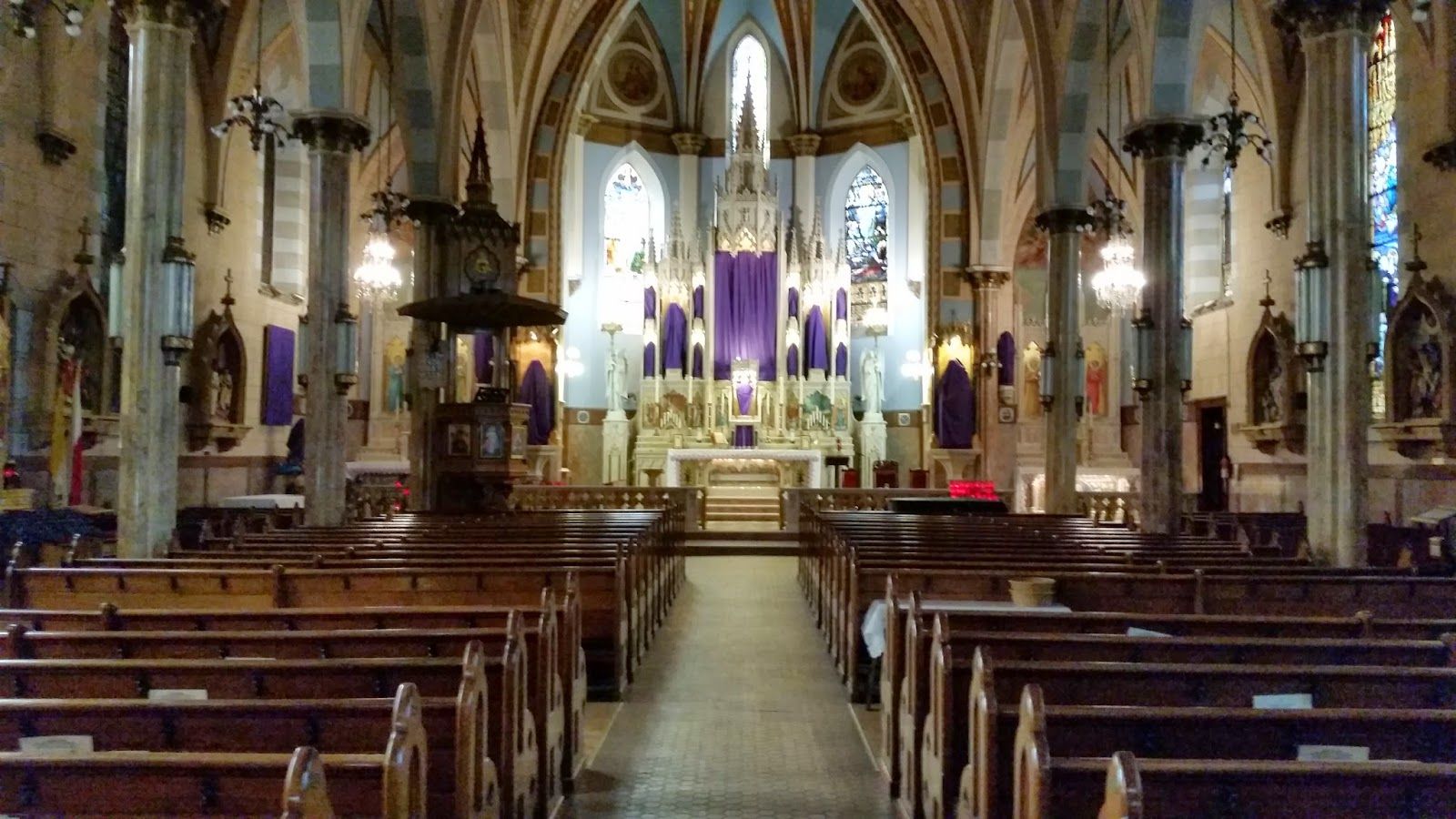 Interno chiesa cattolica gotica, 1600x900 900p, Desktop