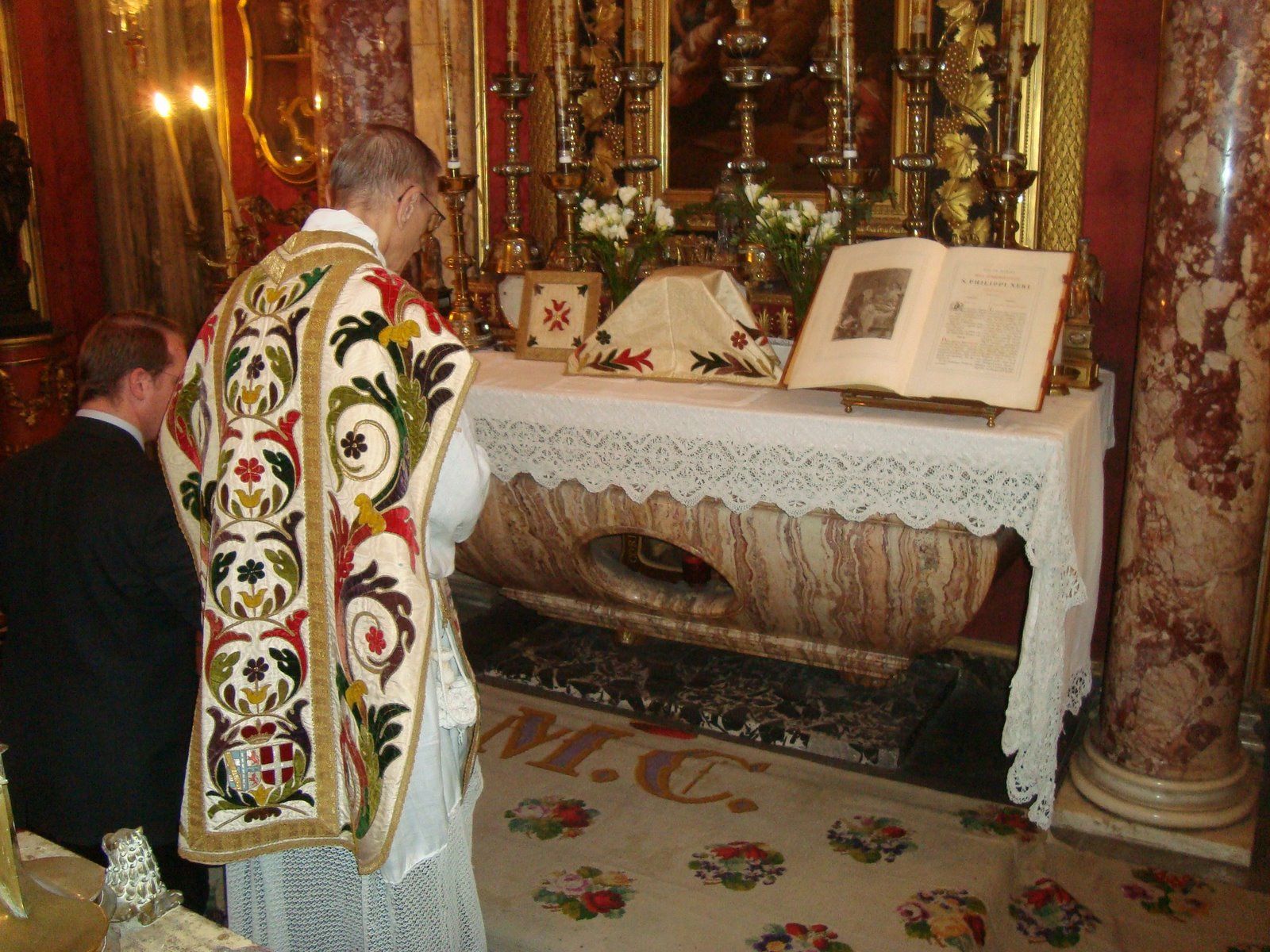 Sacerdote messa altare tradizionale, 1600x1200 HD Ready, Desktop