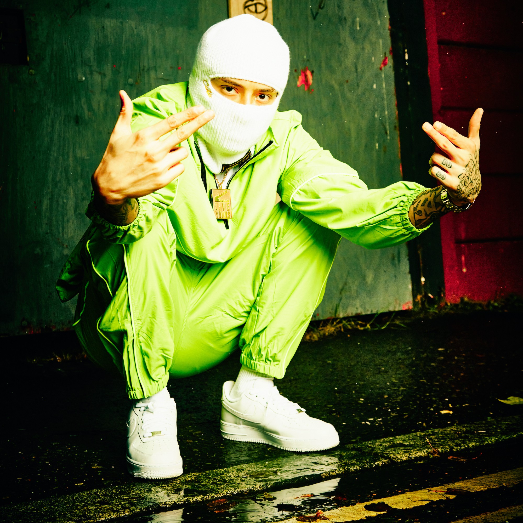 Rapper tuta verde neon, 2000x2000 alta risoluzione, PC