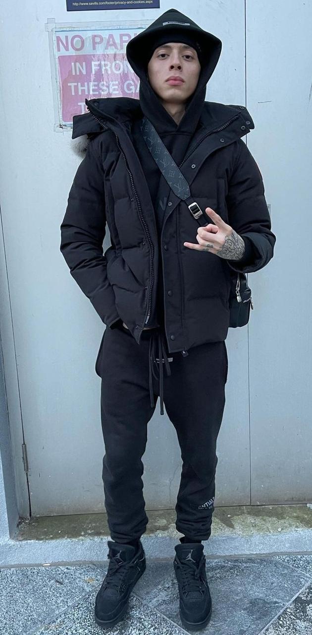 Uomo abbigliamento nero streetwear, 630x1280 Full HD Verticale, Smartphone