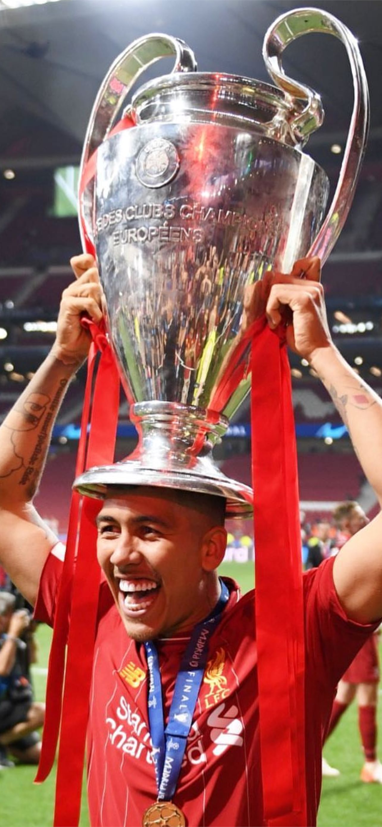 Calciatore Liverpool trofeo Champions, Premier League, 1284x2778 Verticale, Mobile