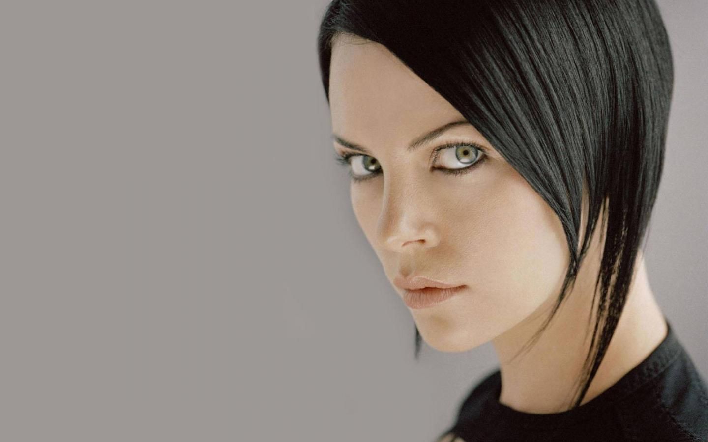 Charlize Theron capelli neri, 1440x900 HD, Desktop