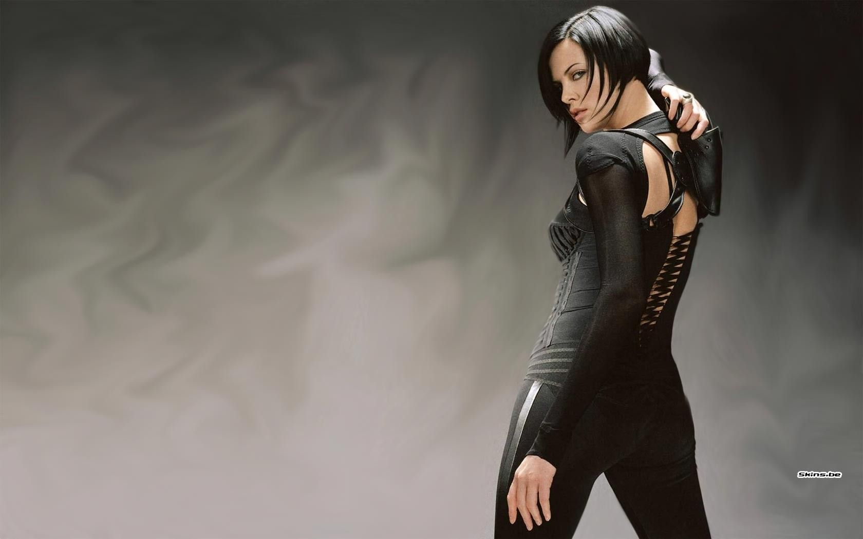 Aeon Flux personaggio in nero, 1680x1050 HD Ready, Desktop