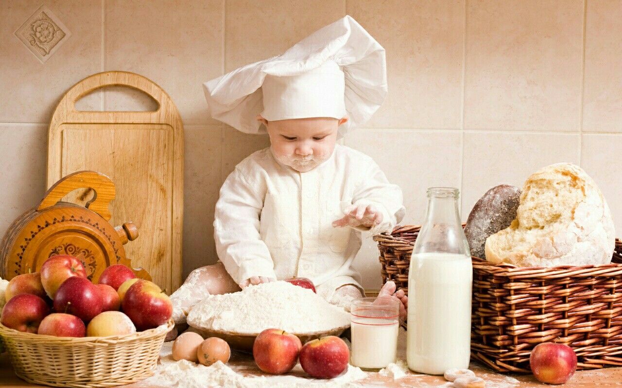 Bambino chef con mele e farina, 1280x800 720p, PC