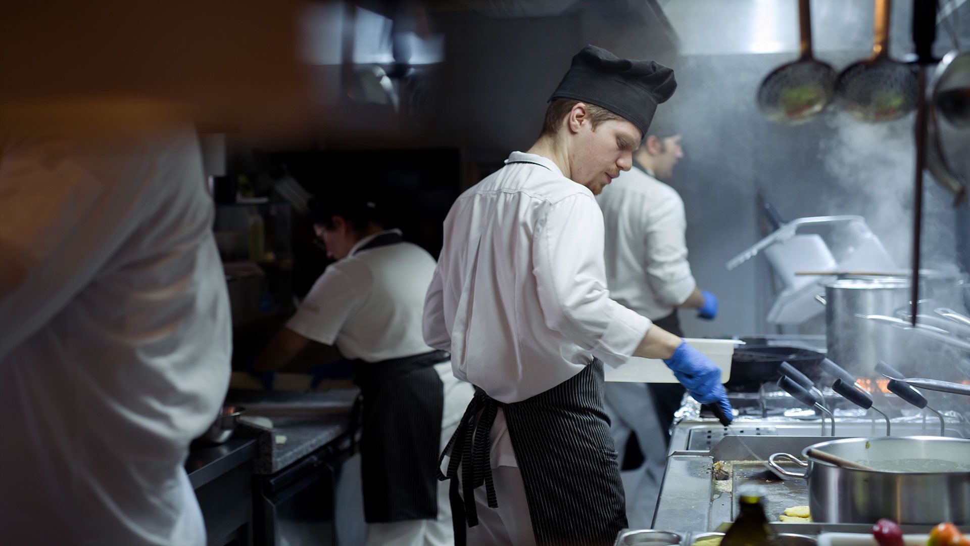 Cuochi al lavoro in cucina, 1920x1080 Full HD, Laptop