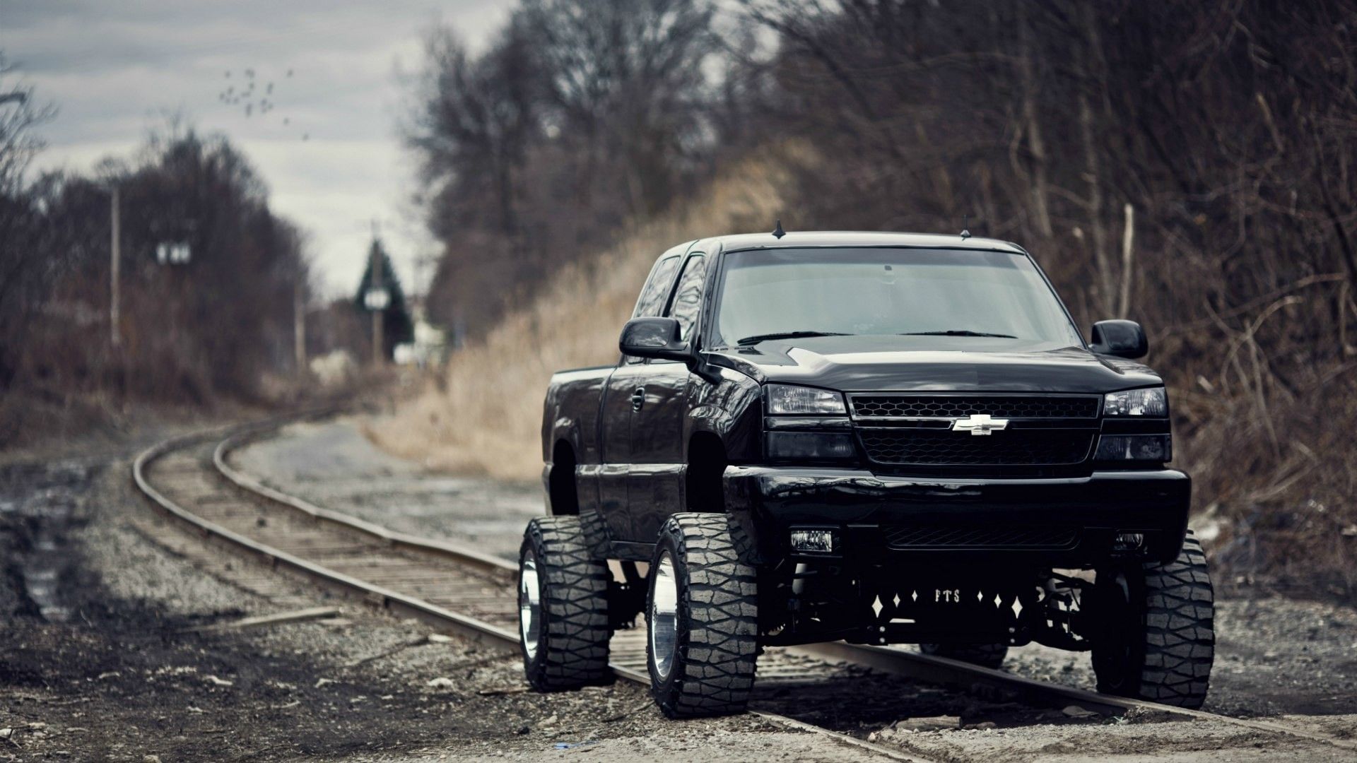 Chevrolet Silverado nero sollevato, 1920x1080 1080p, Desktop