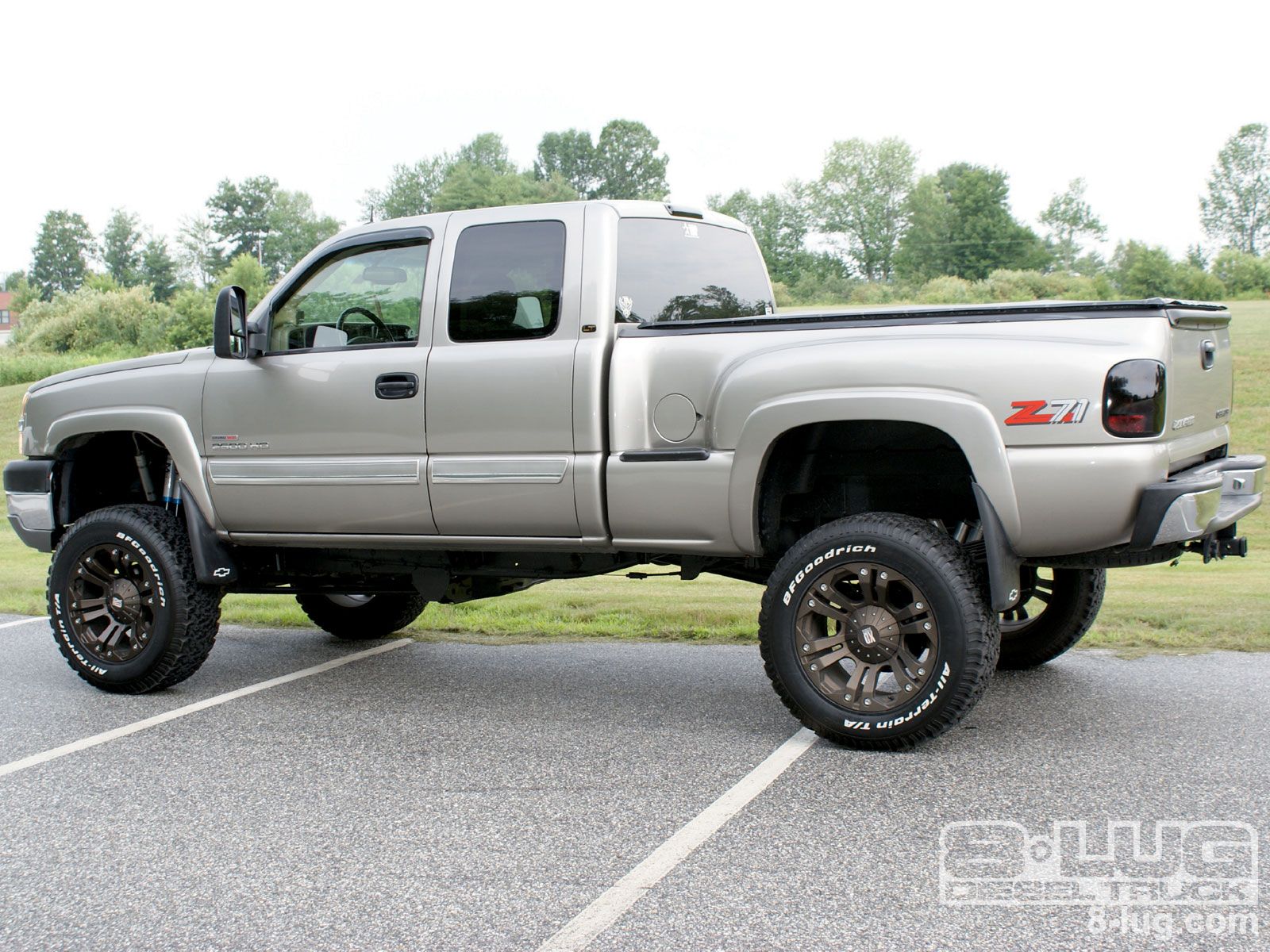 Chevrolet Silverado argento sollevato, 1600x1200 HD Ready, PC
