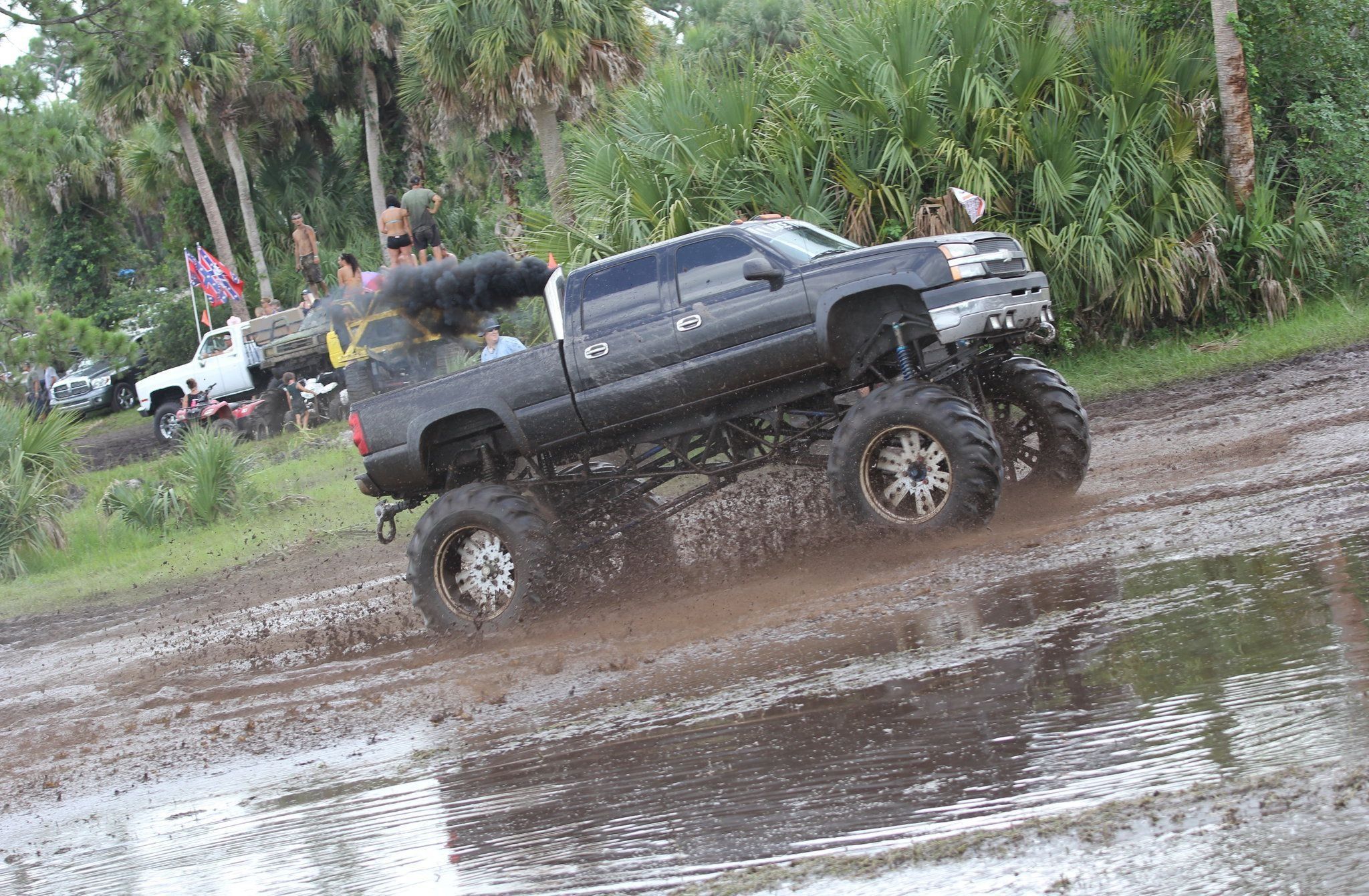 Pickup Chevrolet Silverado nel fango, 2048x1340 2K, Desktop