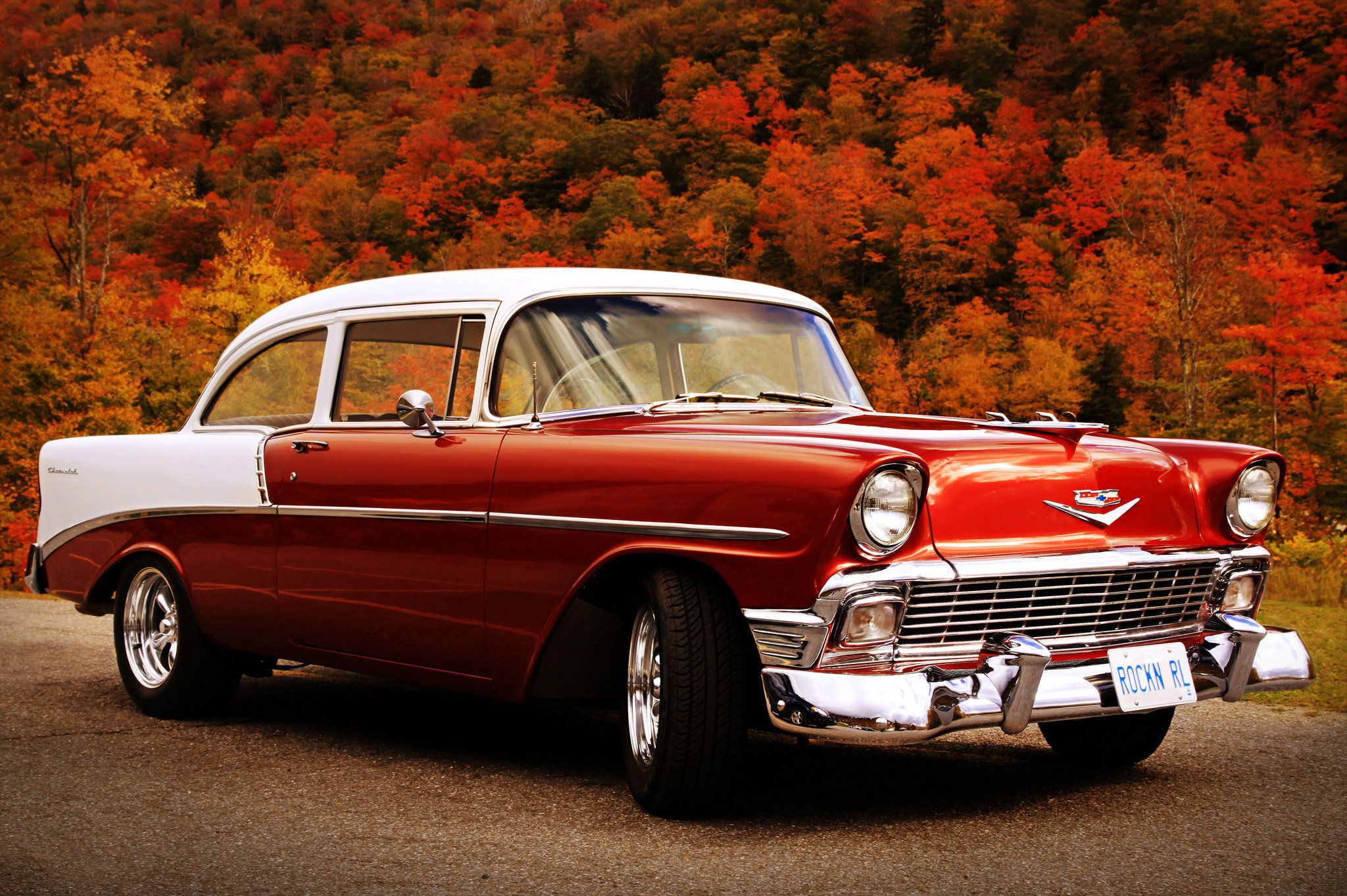 Chevrolet classica rossa autunno, 2048x1363 2K, Desktop