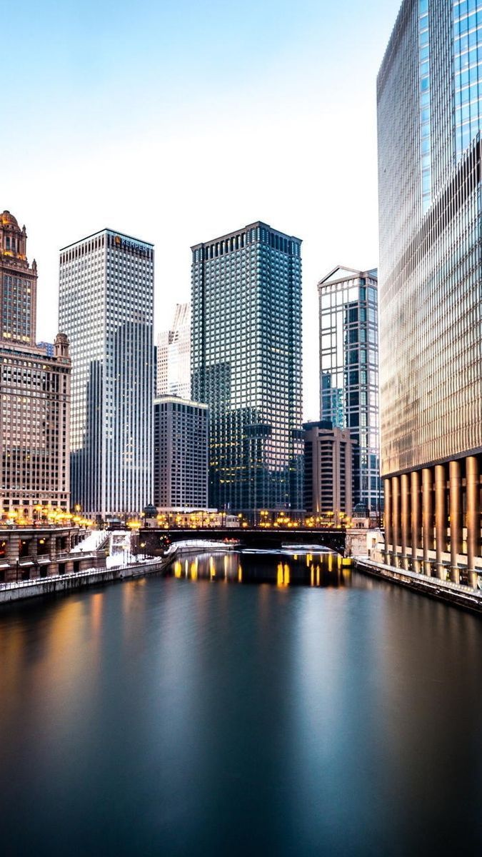 Skyline di Chicago sul fiume, 675x1200 Full HD Verticale, Smartphone