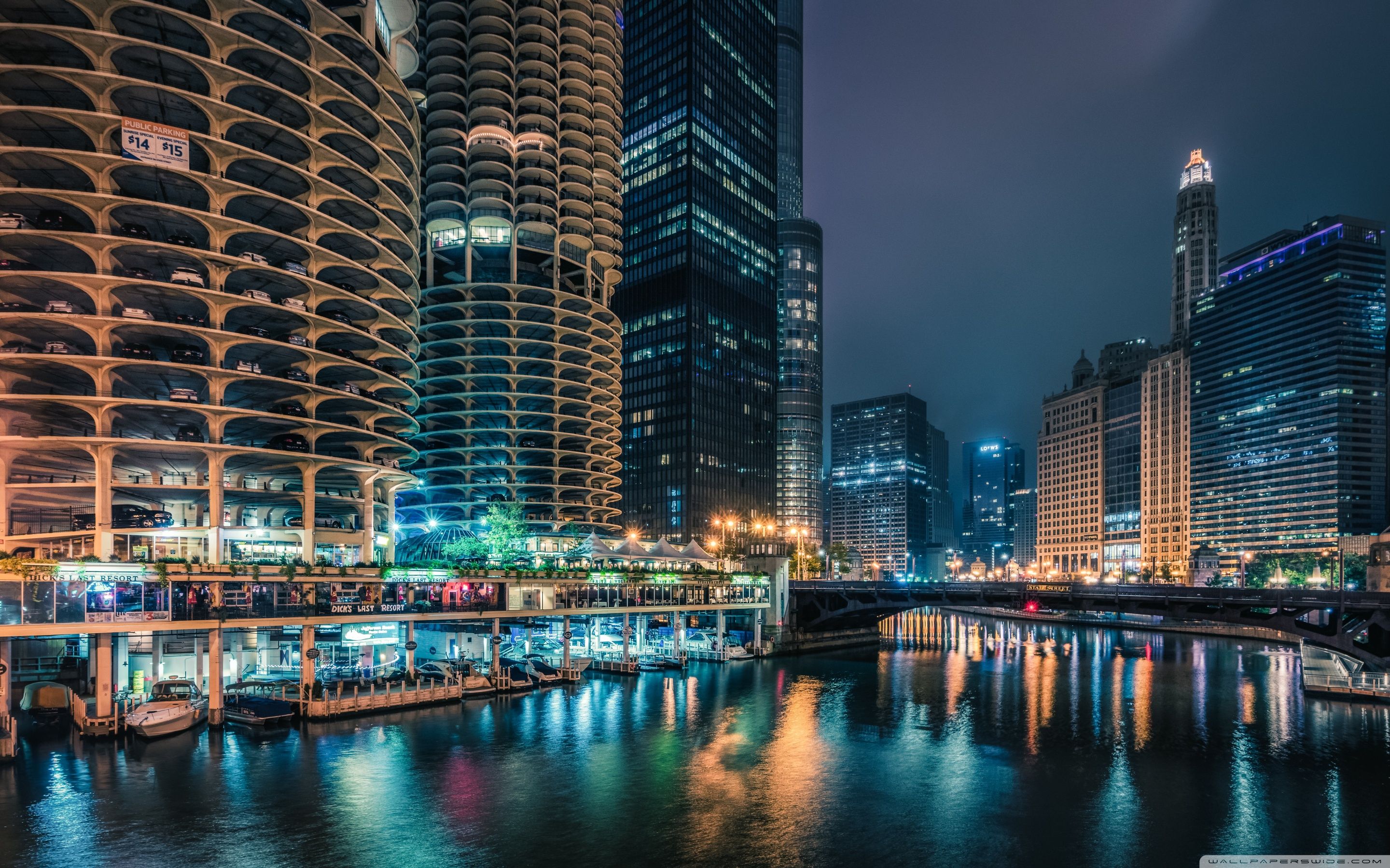 Chicago di notte, grattacieli, 2880x1800 2K+, Laptop