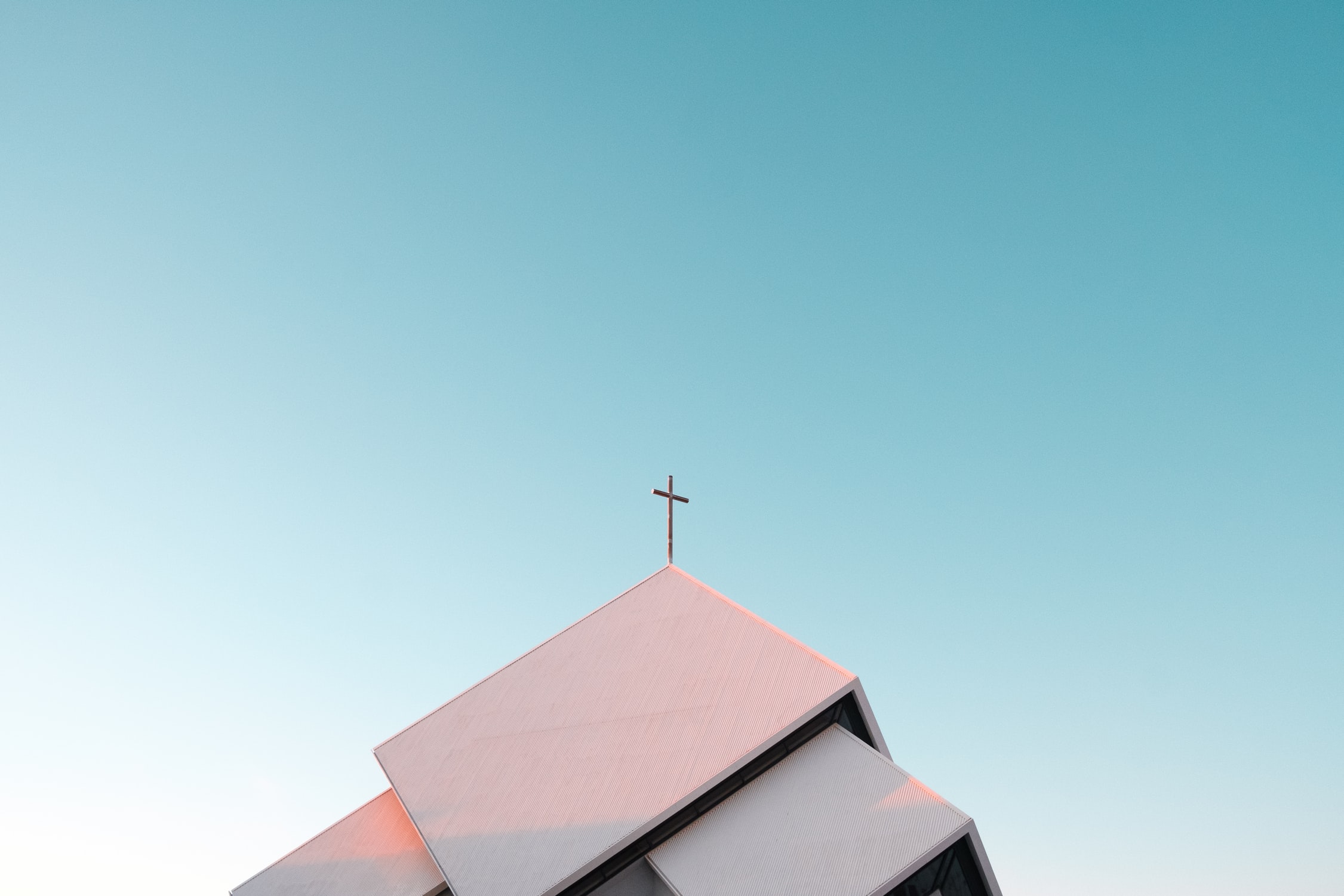 Tetto chiesa con croce, cielo azzurro, 2251x1501 2K, Desktop