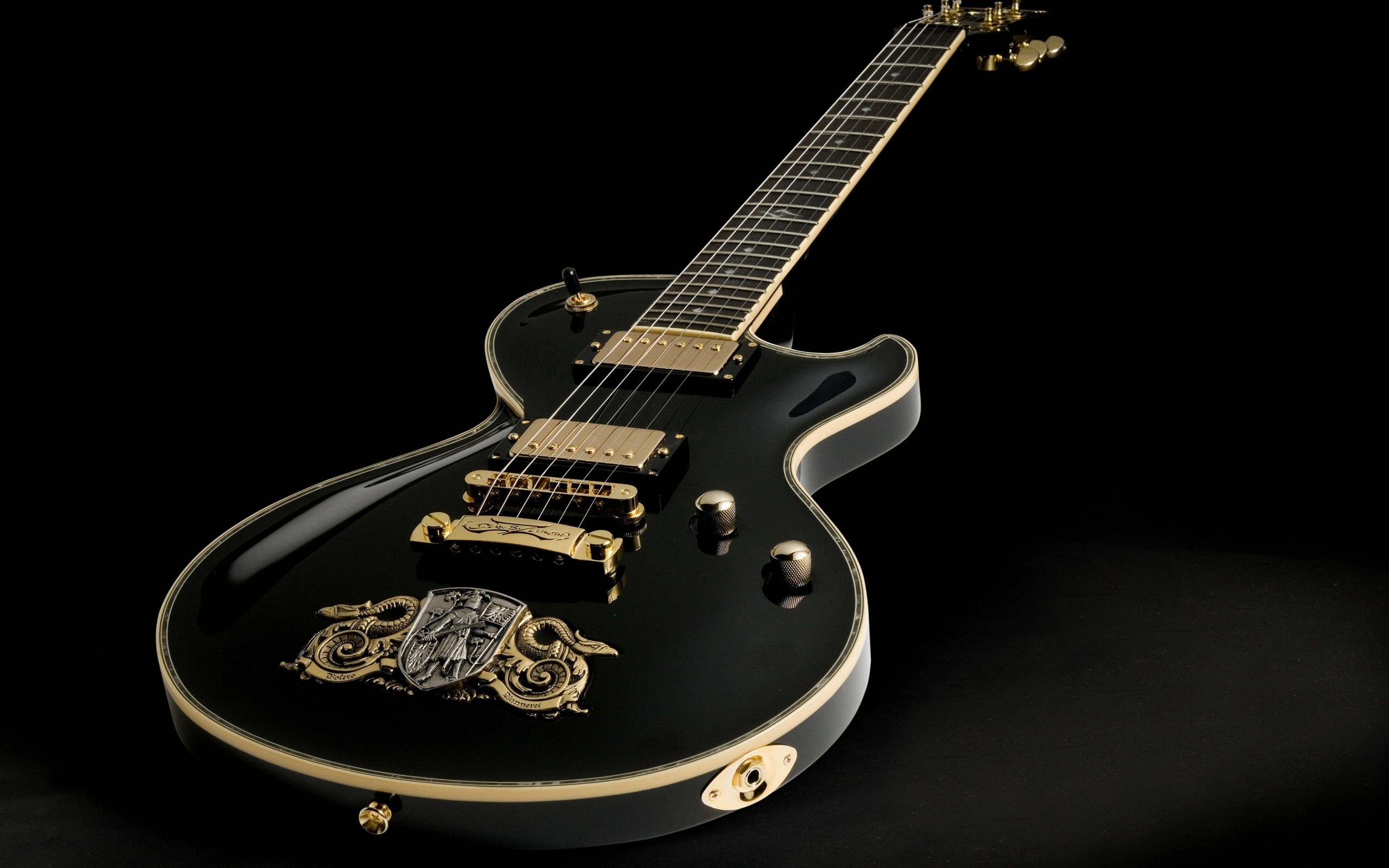 Chitarra elettrica nera e oro, 2560x1600 WQXGA, Desktop
