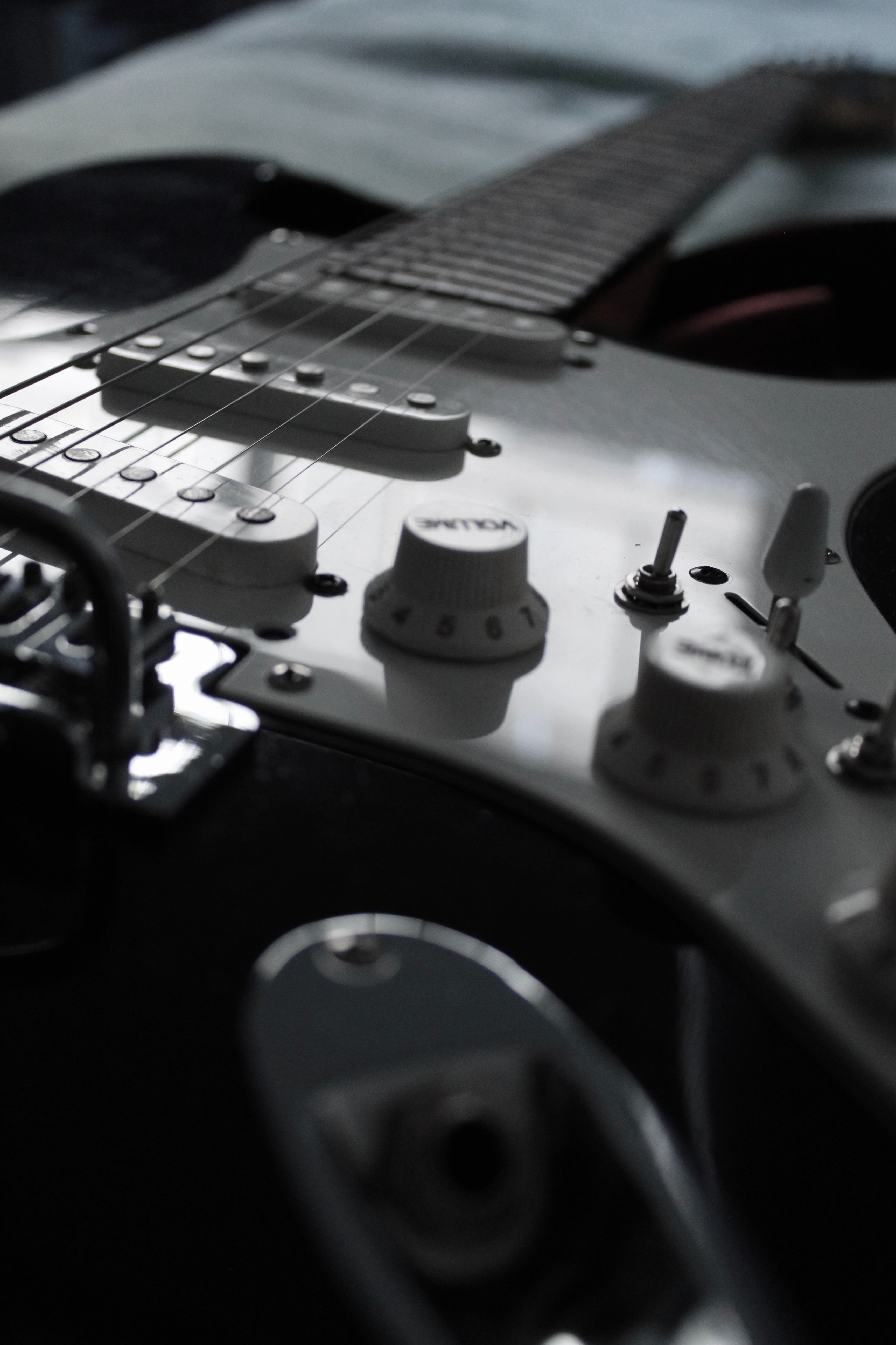 Chitarra elettrica bianco e nero, 3456x5184 Verticale, Xiaomi
