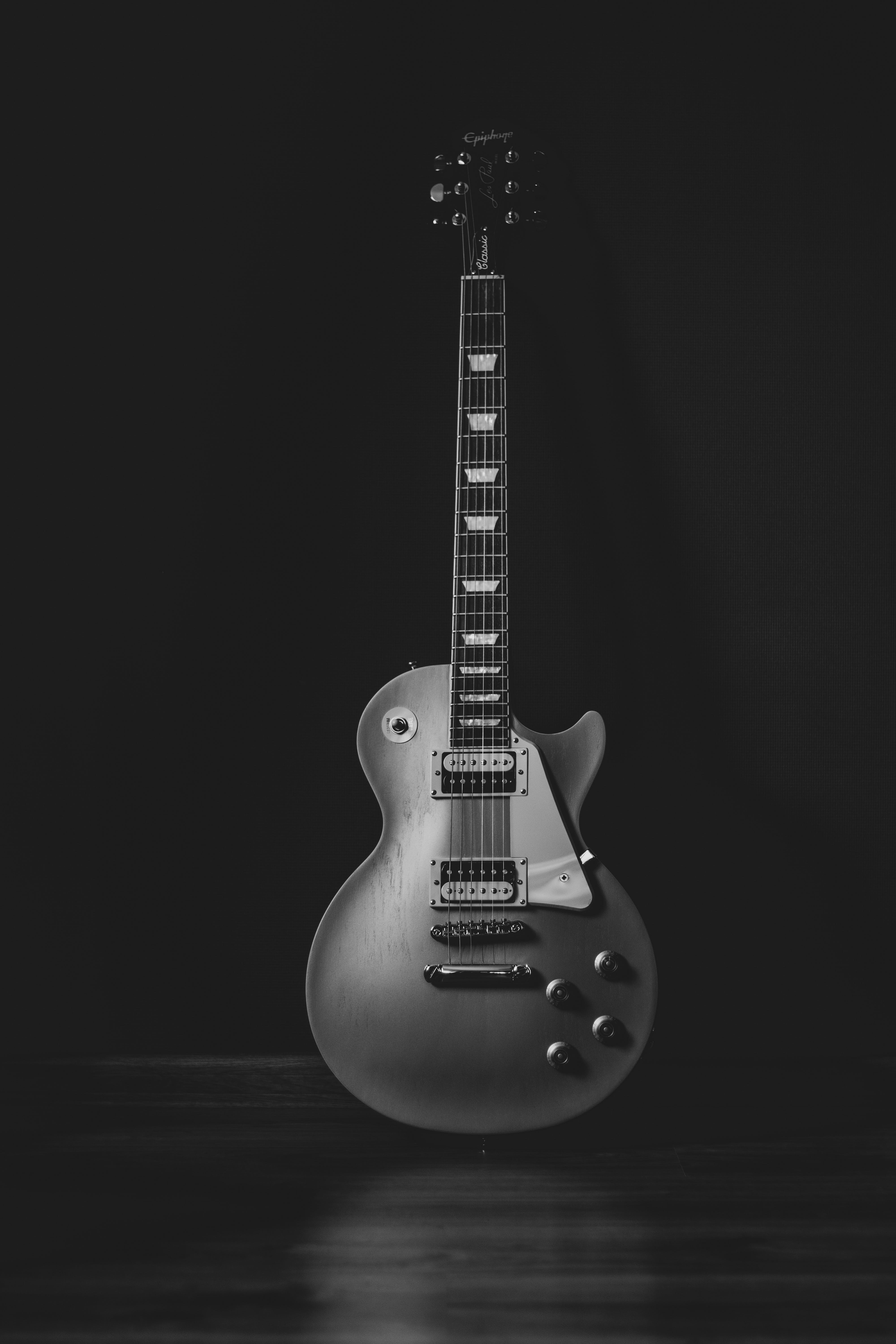 Chitarra elettrica bianco e nero, 4000x6000 Verticale, Telefono