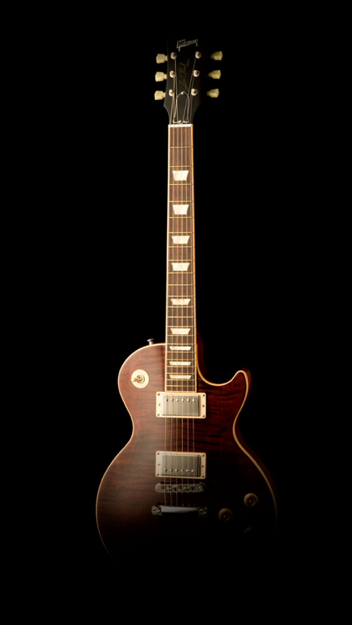 Chitarra elettrica marrone sfondo nero, 720x1280 Verticale, iPhone Pro Max