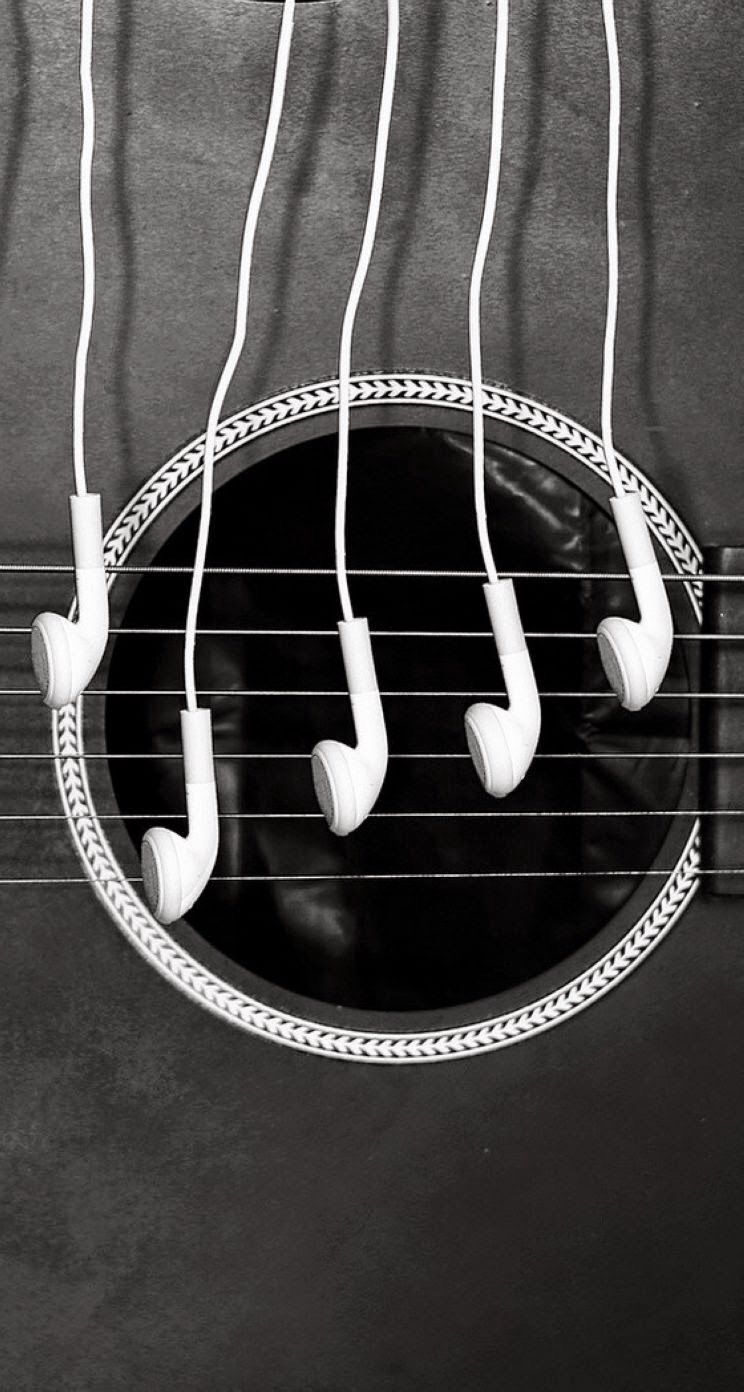 Auricolari appesi su chitarra, 744x1392 Full HD Verticale, iPhone