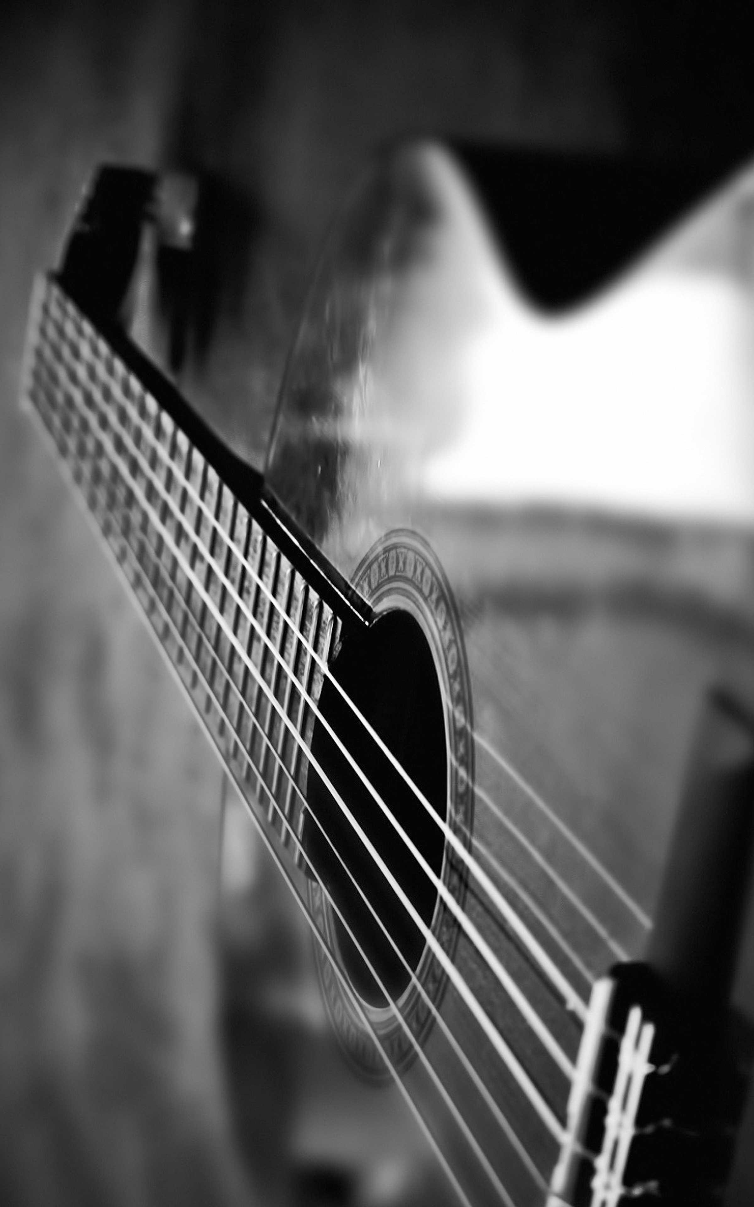 Chitarra acustica bianco e nero, 2400x3840 Verticale, Telefono