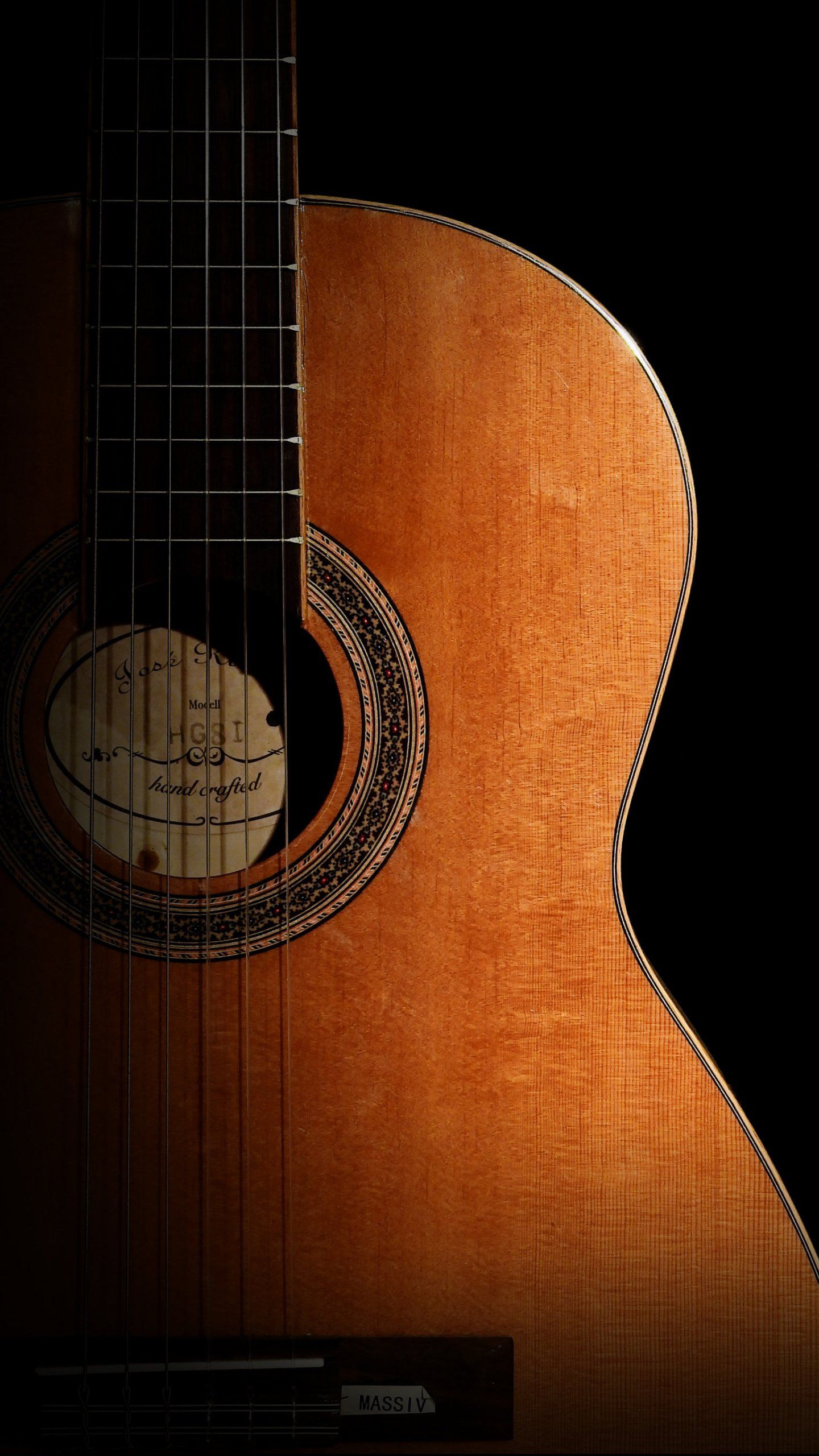 Chitarra acustica su sfondo nero, 1440x2560 Verticale, Samsung Galaxy