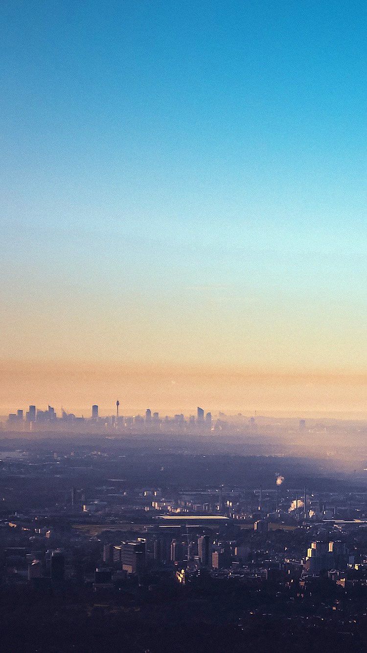 Cielo azzurro sopra città nebbiosa, 750x1334 Full HD Verticale, Smartphone