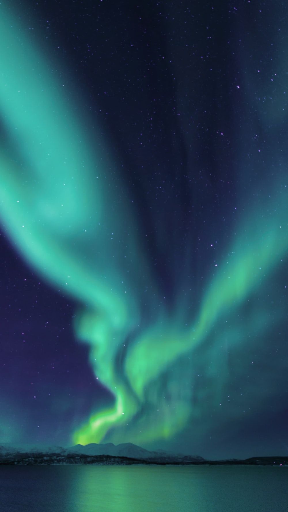 Aurora boreale verde sul lago, 1000x1778 Full HD Verticale, Smartphone