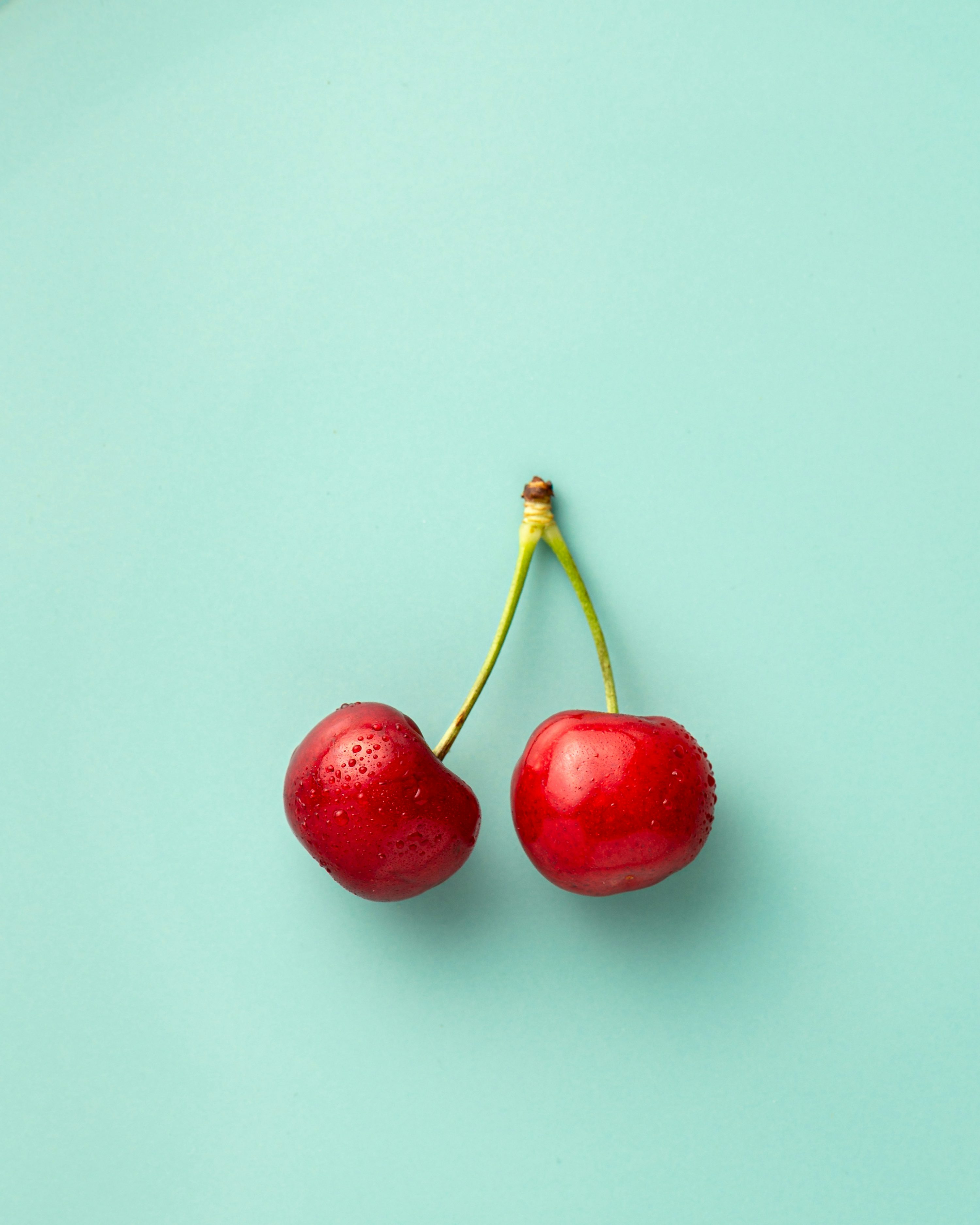 Due ciliegie rosse su sfondo verde, 3000x3750 Full HD Verticale, iPhone