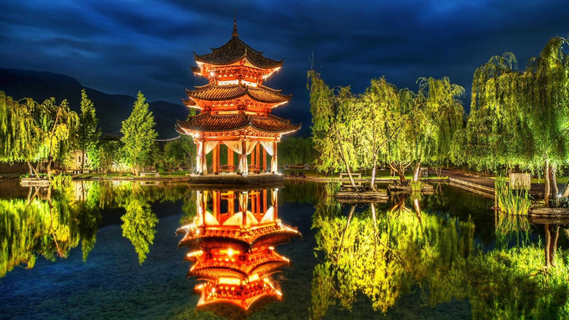 Pagoda cinese illuminata sul lago, 1920x1080 Full HD 1080p, Desktop